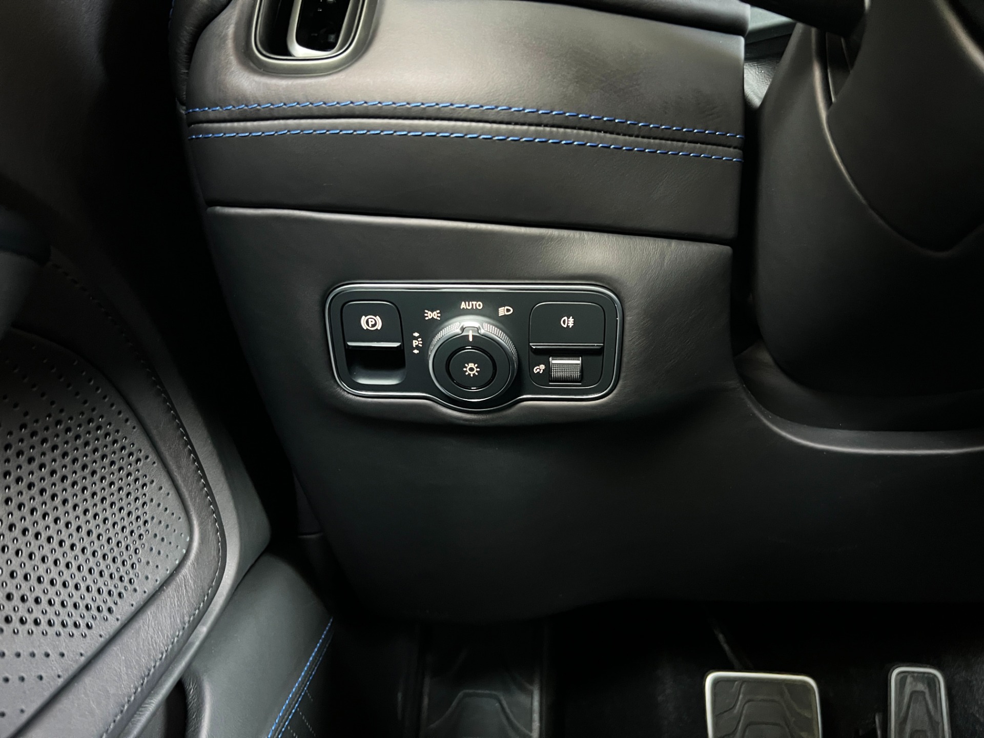 Used-2023-Aston-Martin-DBX-707
