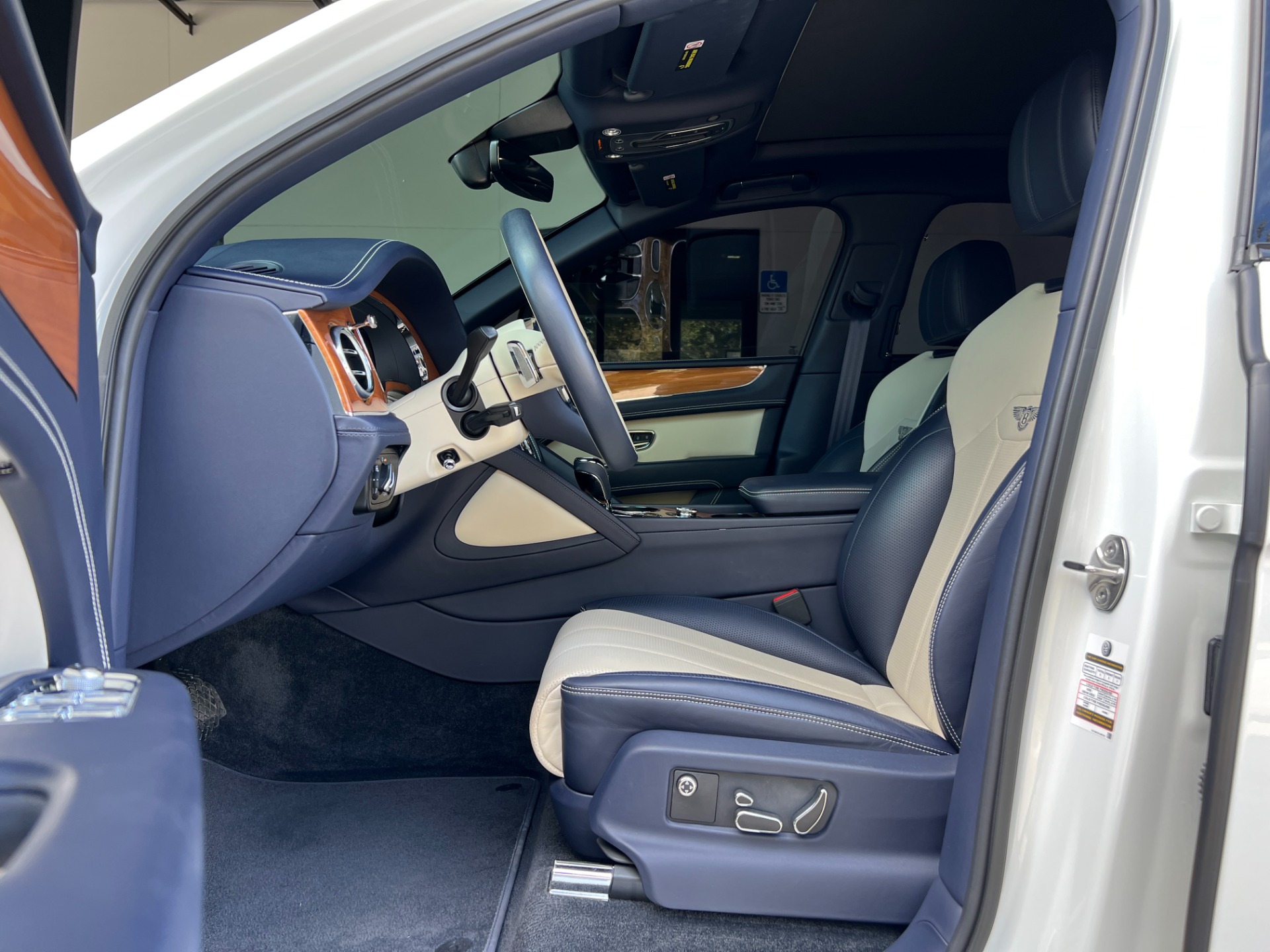 Used-2021-Bentley-Bentayga-V8