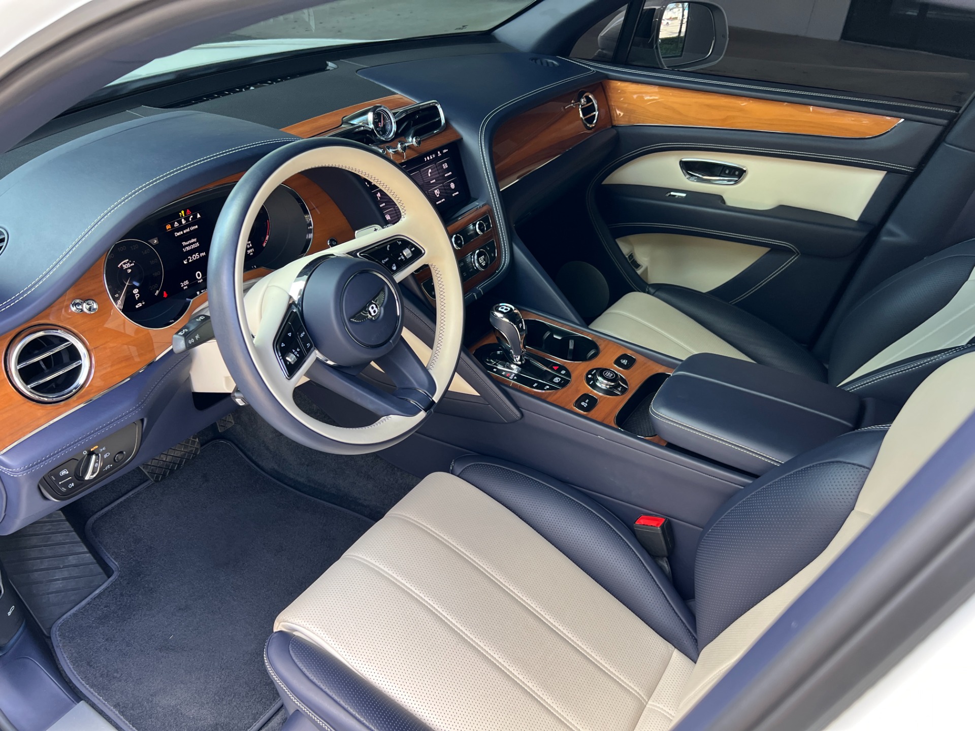 Used-2021-Bentley-Bentayga-V8