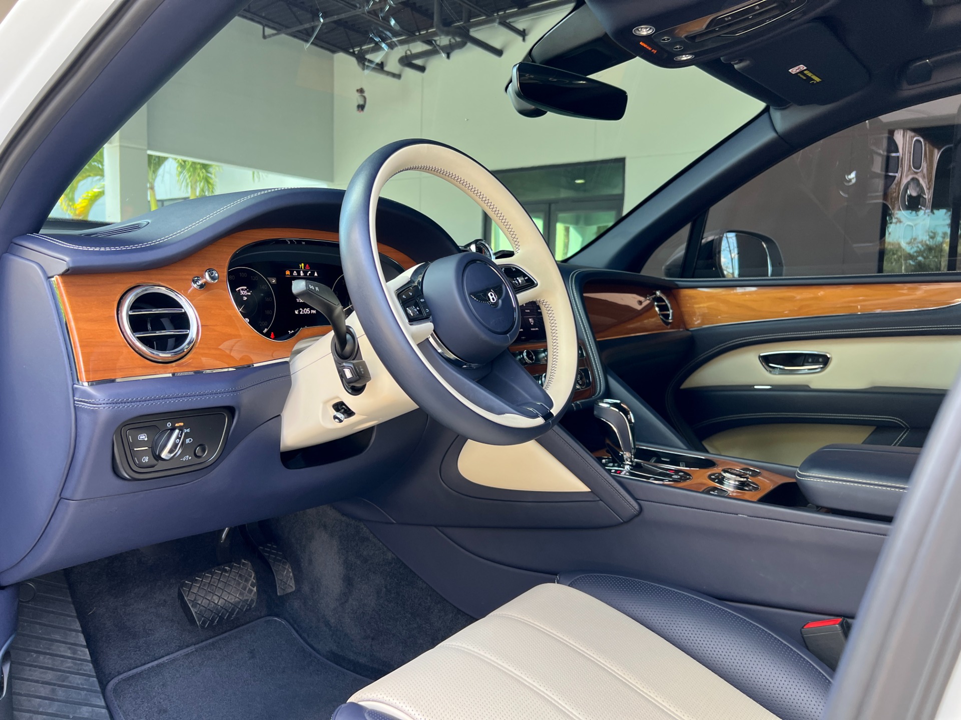 Used-2021-Bentley-Bentayga-V8