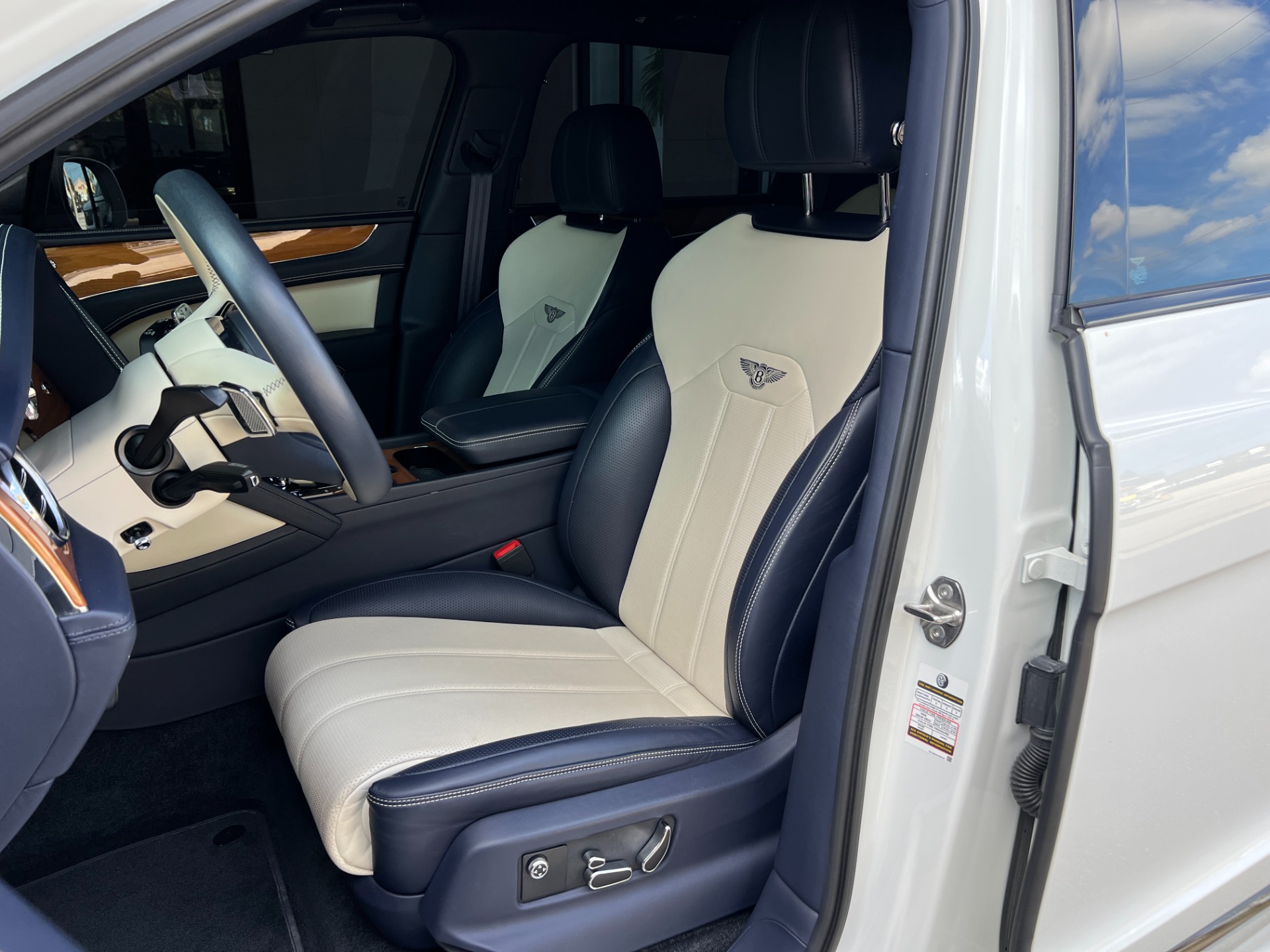 Used-2021-Bentley-Bentayga-V8