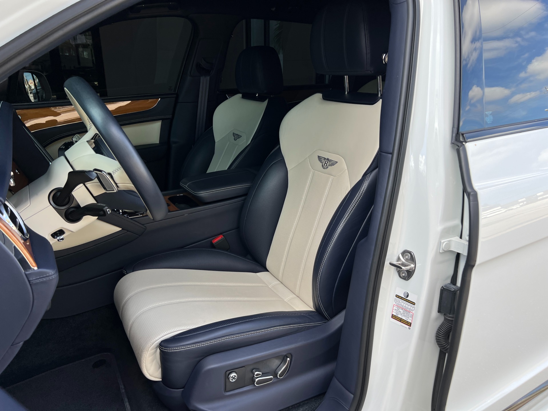 Used-2021-Bentley-Bentayga-V8