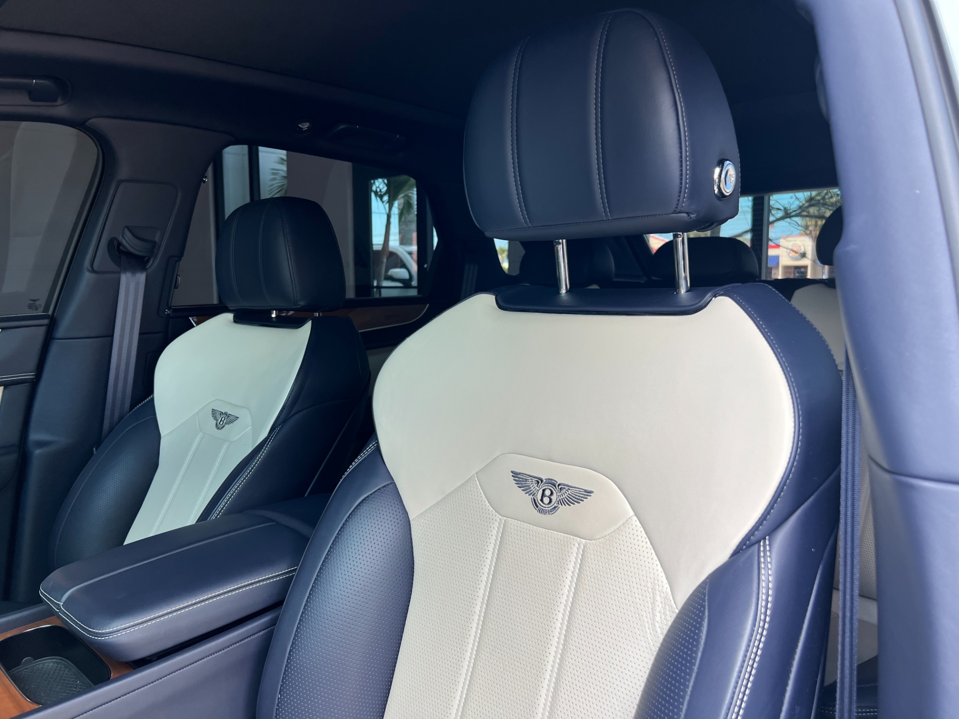 Used-2021-Bentley-Bentayga-V8