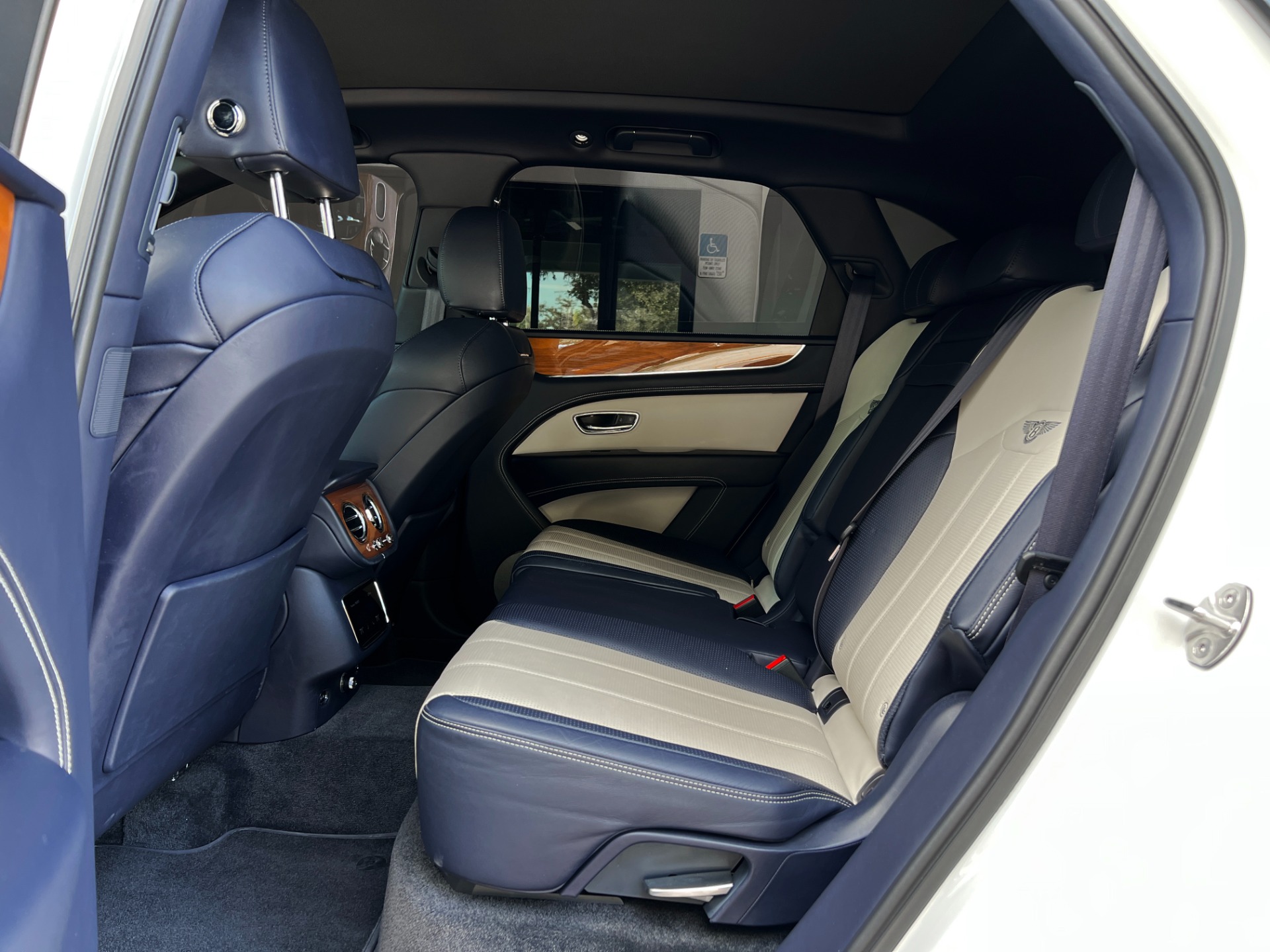 Used-2021-Bentley-Bentayga-V8