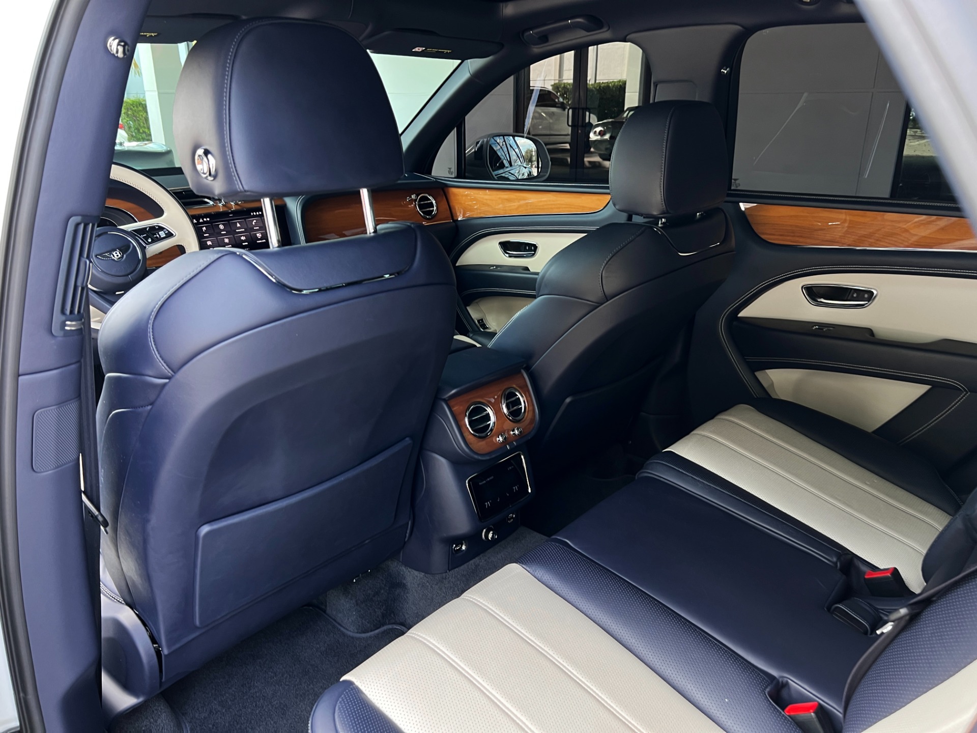 Used-2021-Bentley-Bentayga-V8