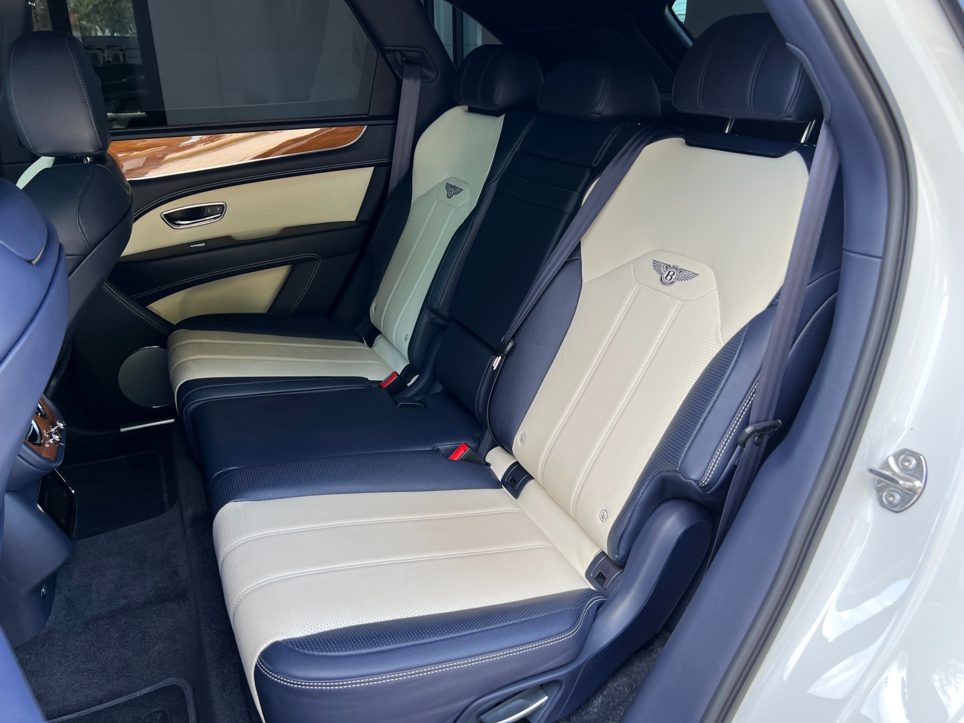 Used-2021-Bentley-Bentayga-V8