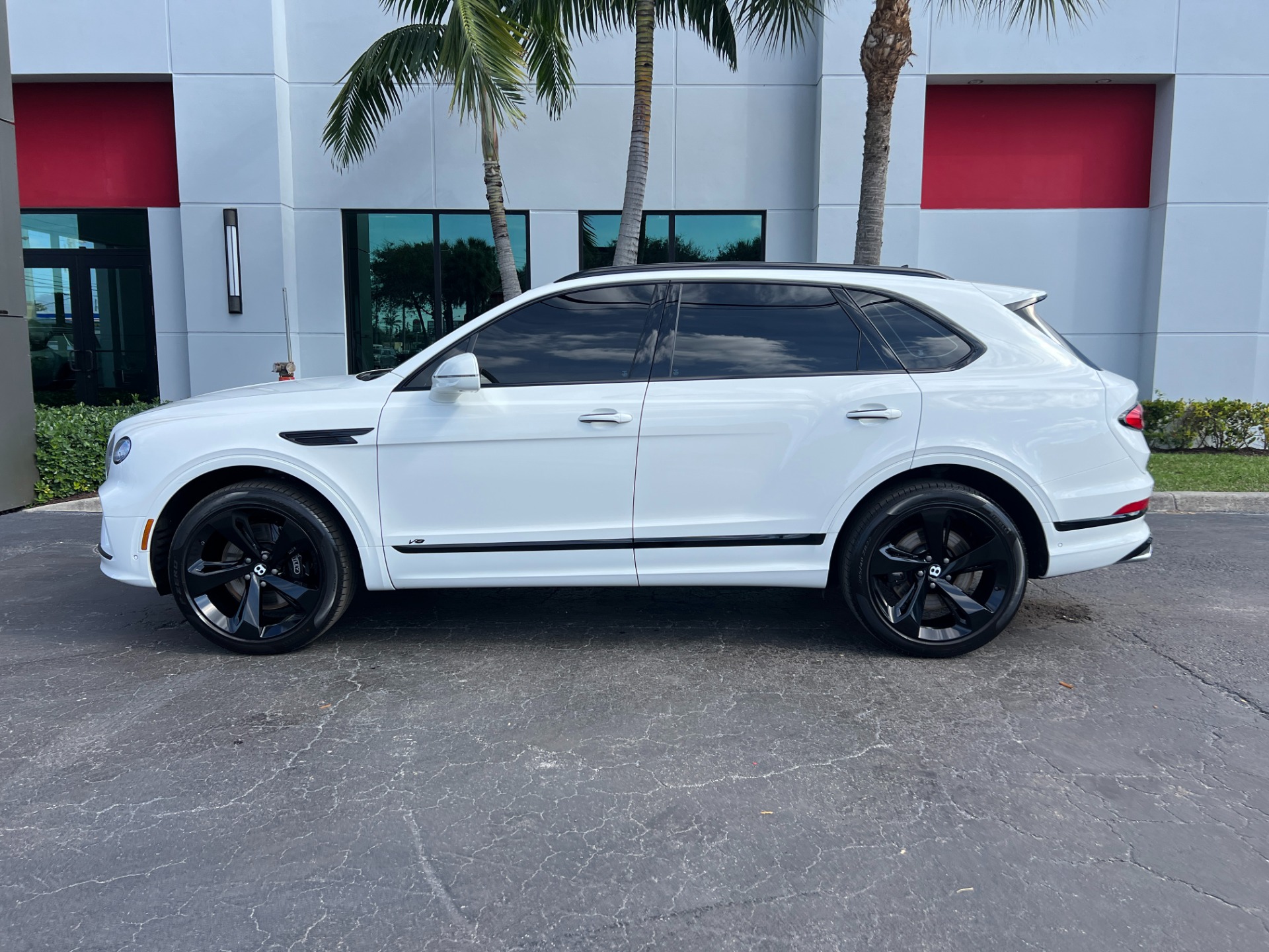 Used-2021-Bentley-Bentayga-V8