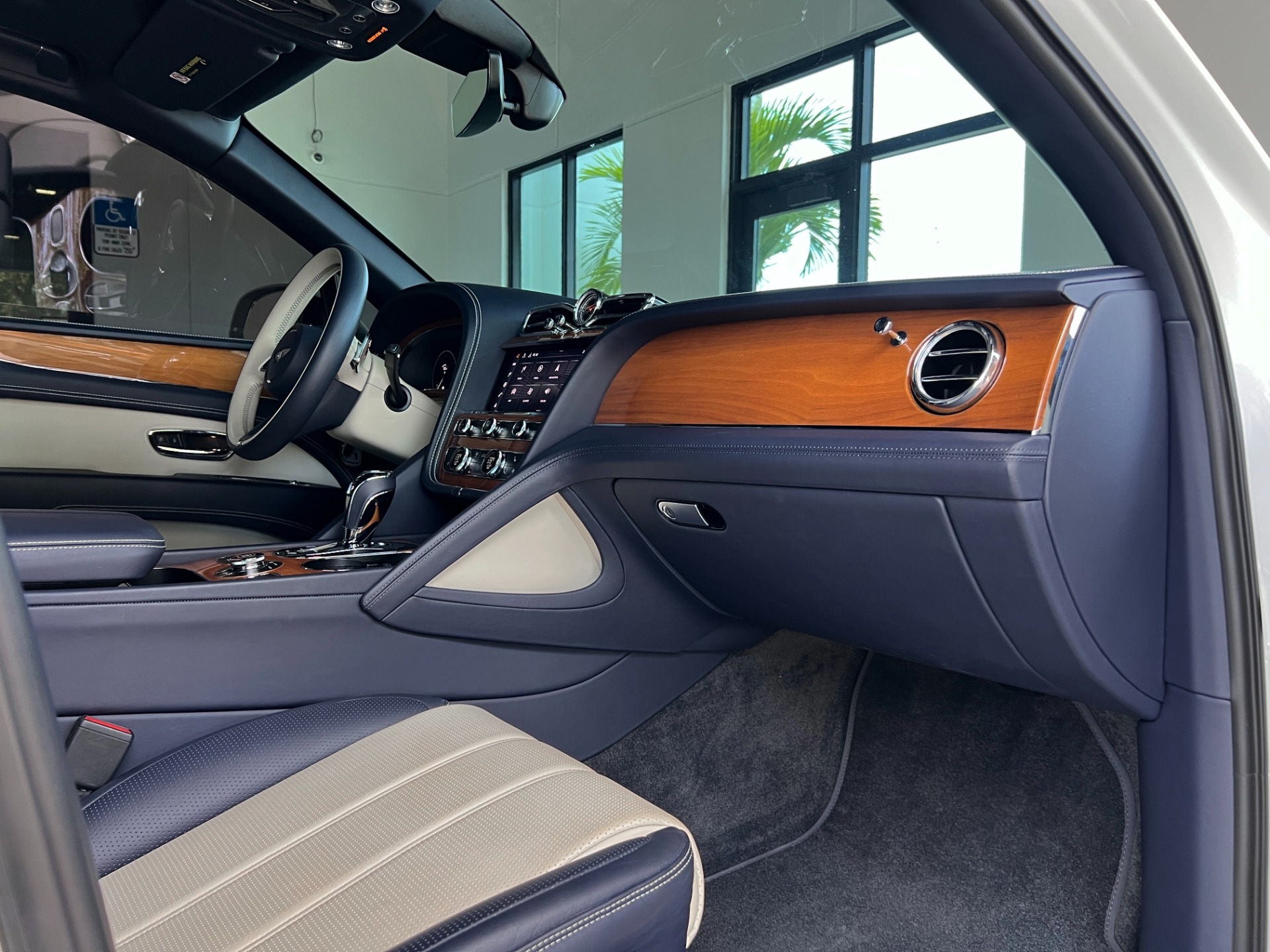 Used-2021-Bentley-Bentayga-V8