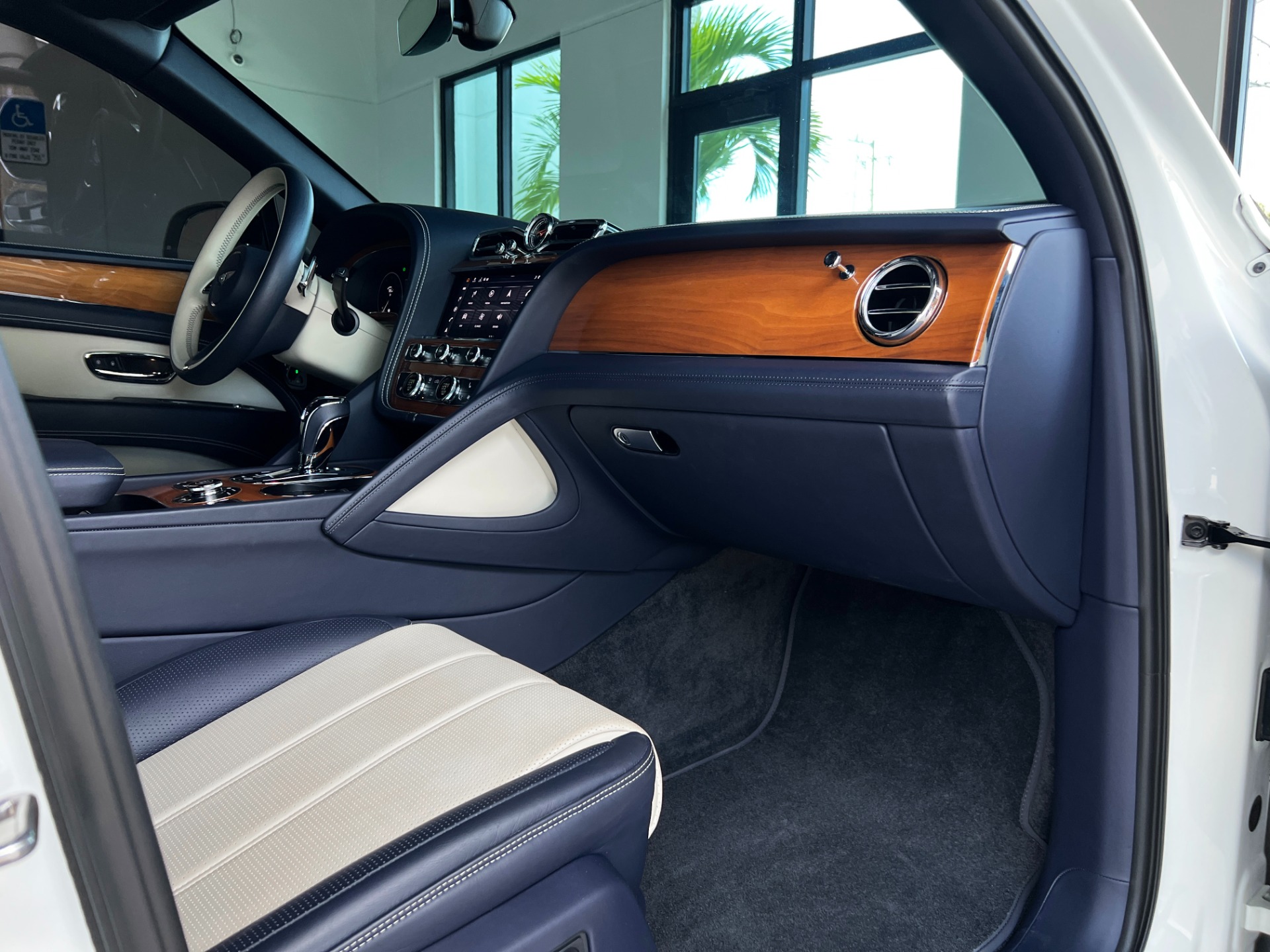 Used-2021-Bentley-Bentayga-V8