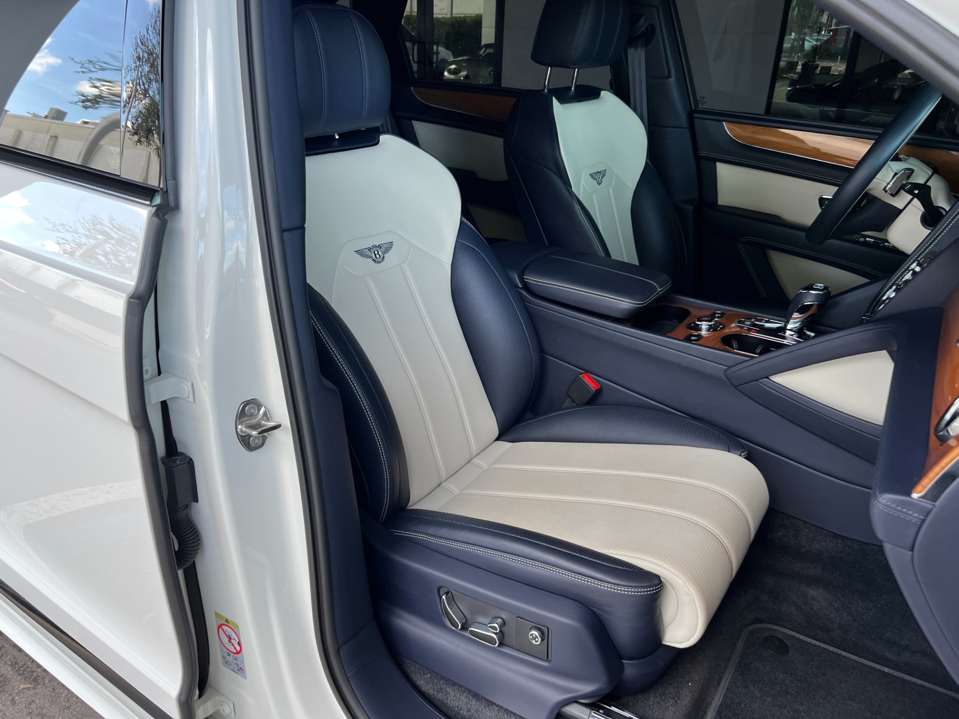 Used-2021-Bentley-Bentayga-V8