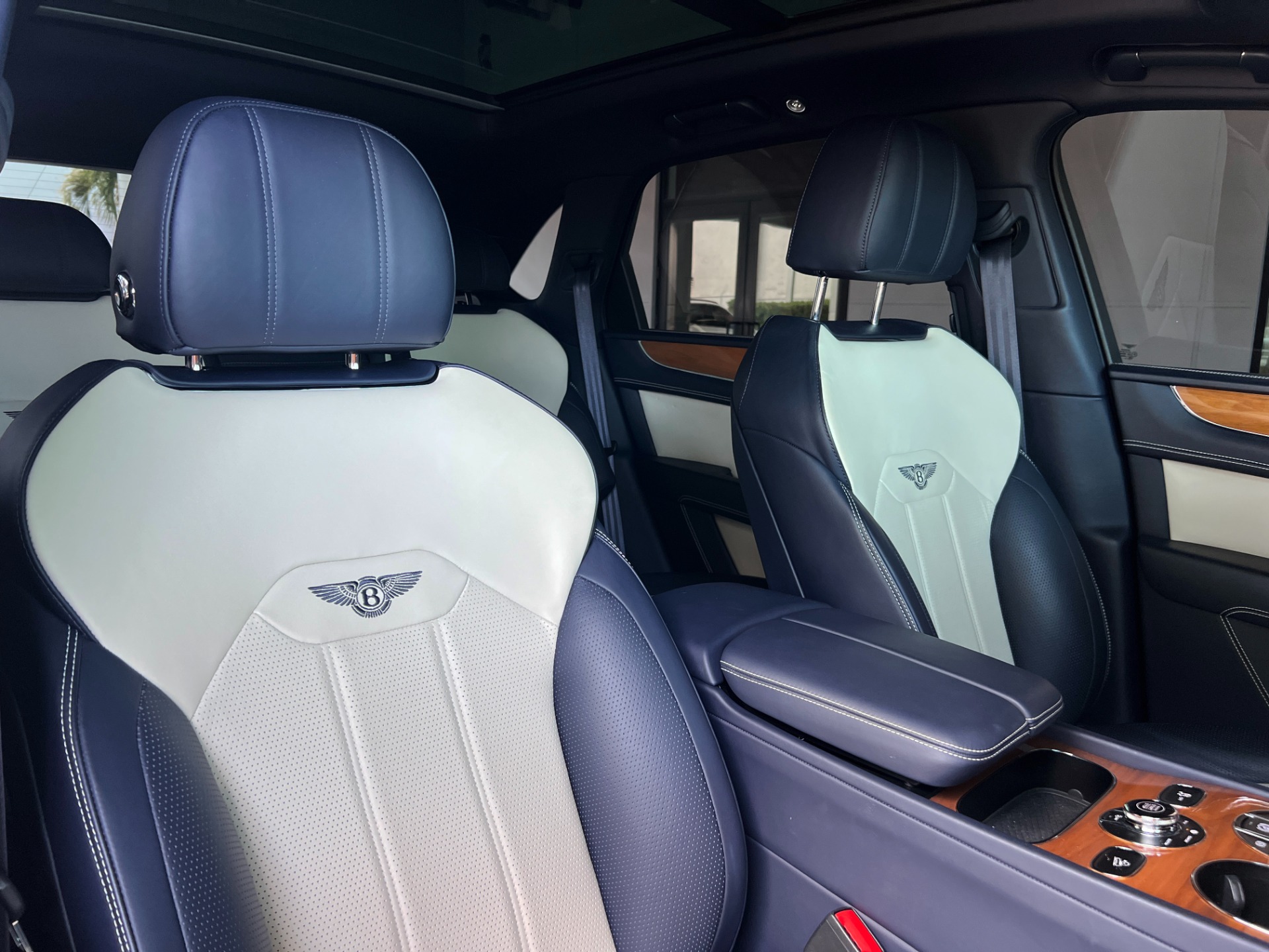 Used-2021-Bentley-Bentayga-V8