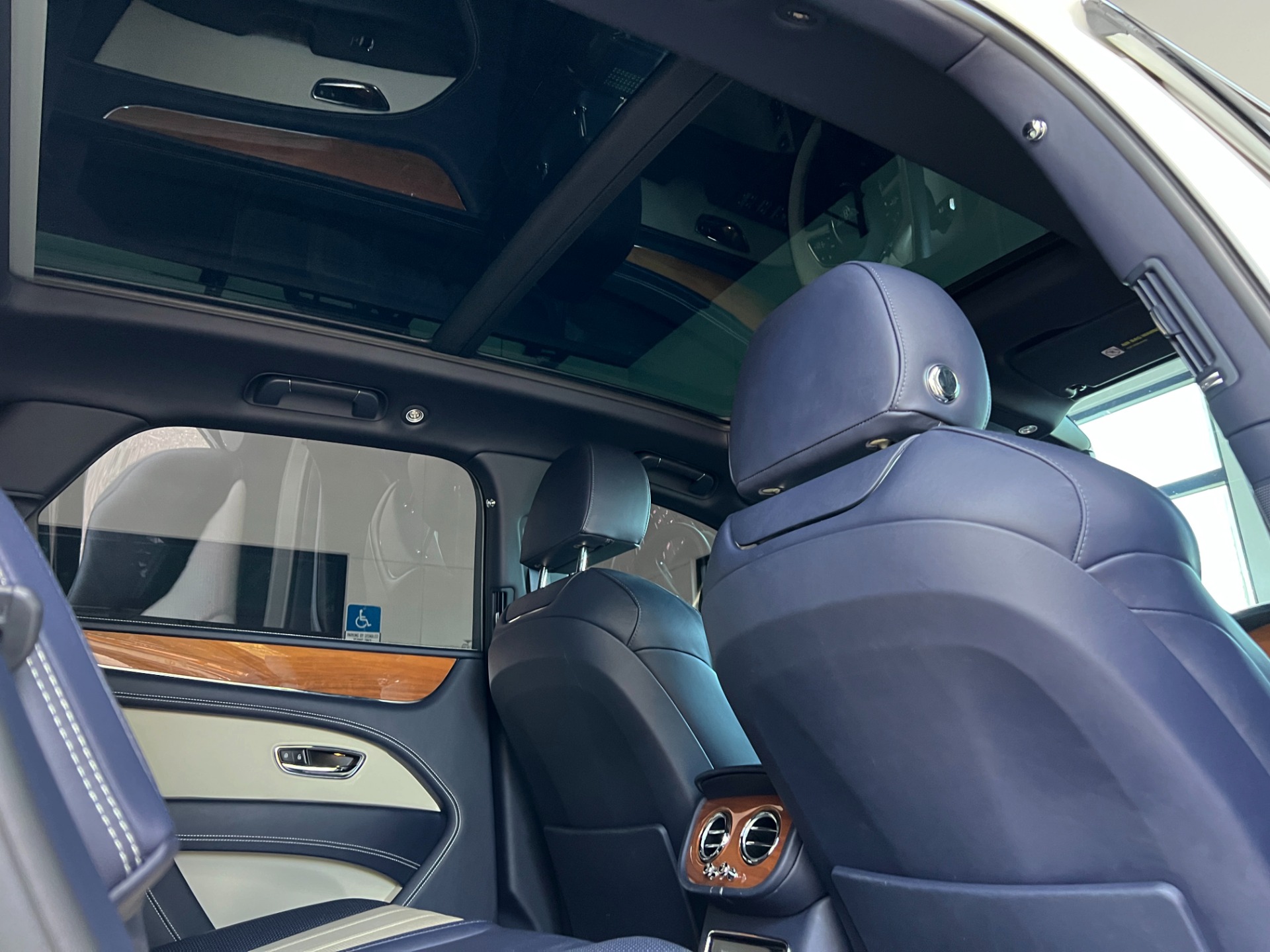 Used-2021-Bentley-Bentayga-V8