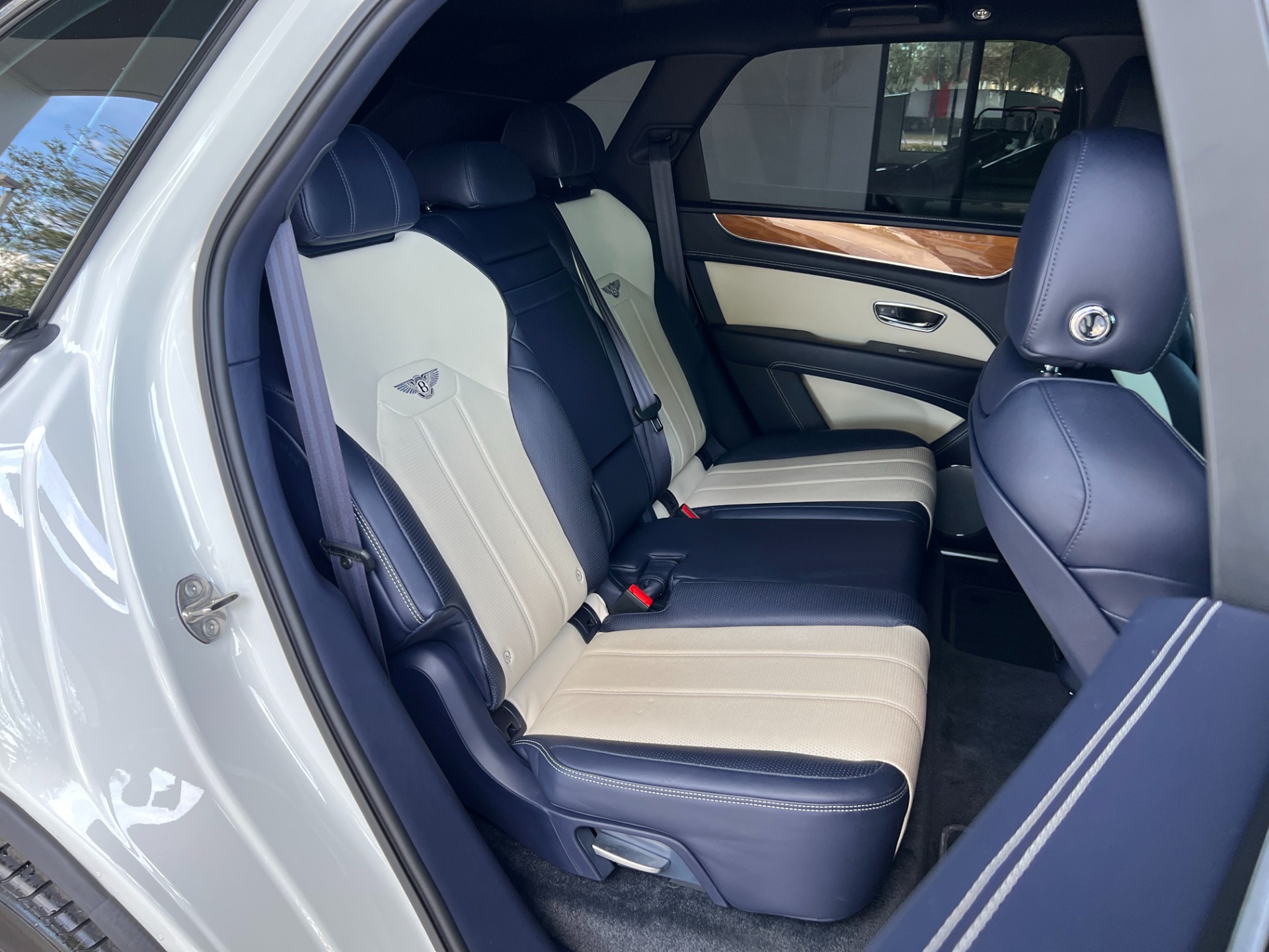 Used-2021-Bentley-Bentayga-V8