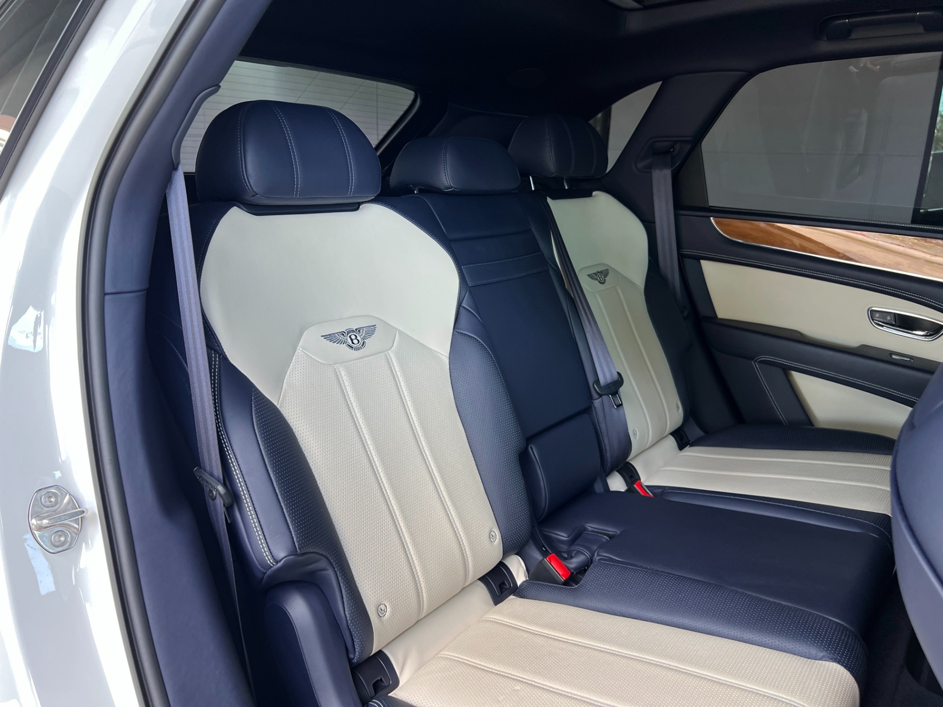 Used-2021-Bentley-Bentayga-V8