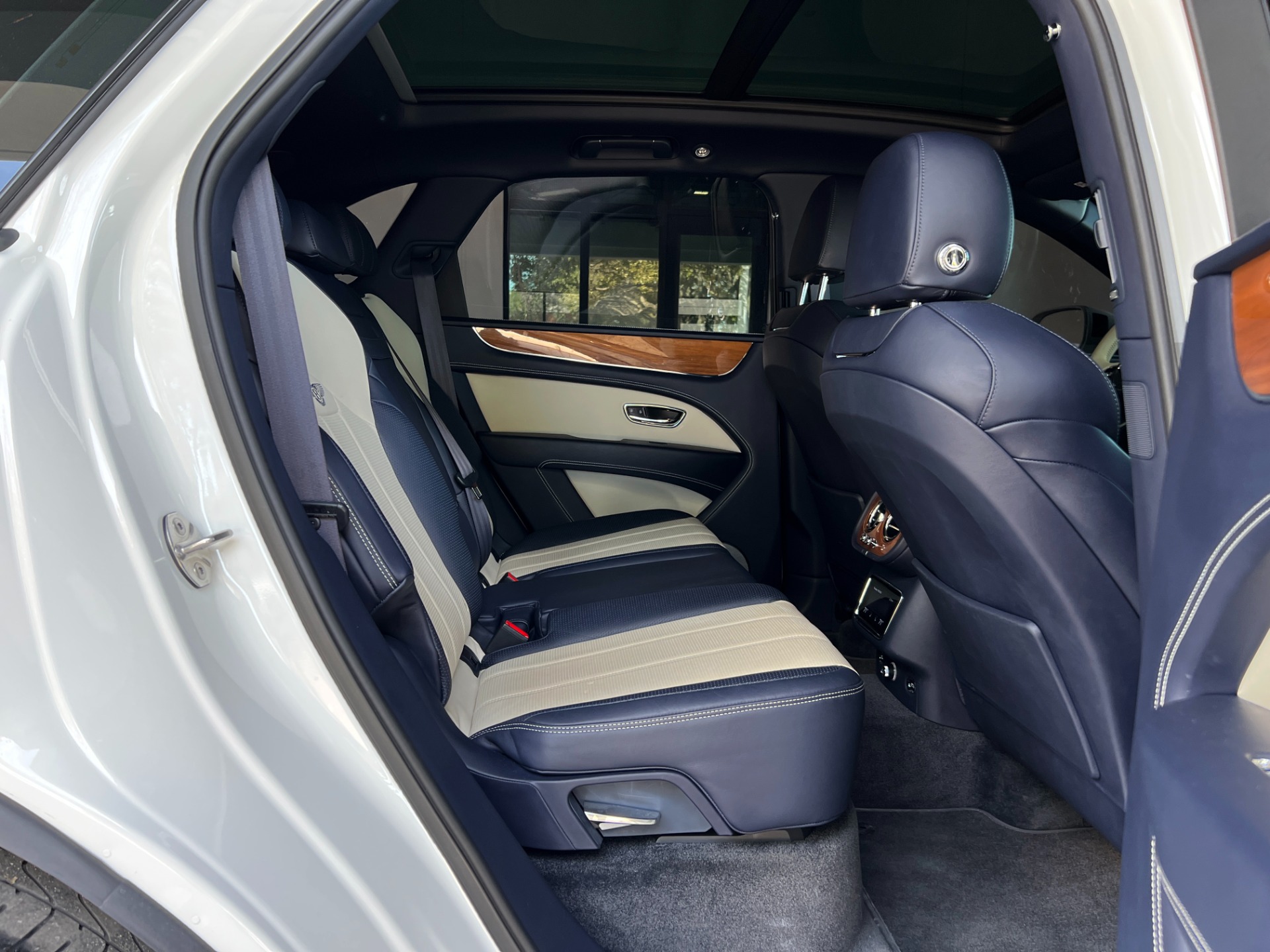 Used-2021-Bentley-Bentayga-V8