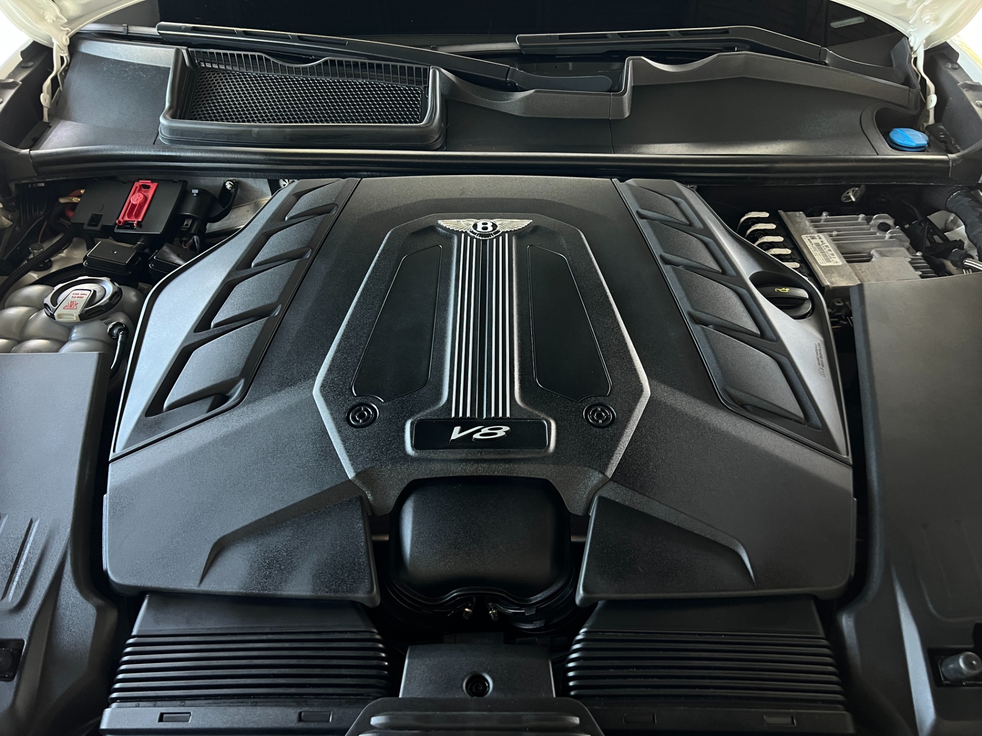 Used-2021-Bentley-Bentayga-V8