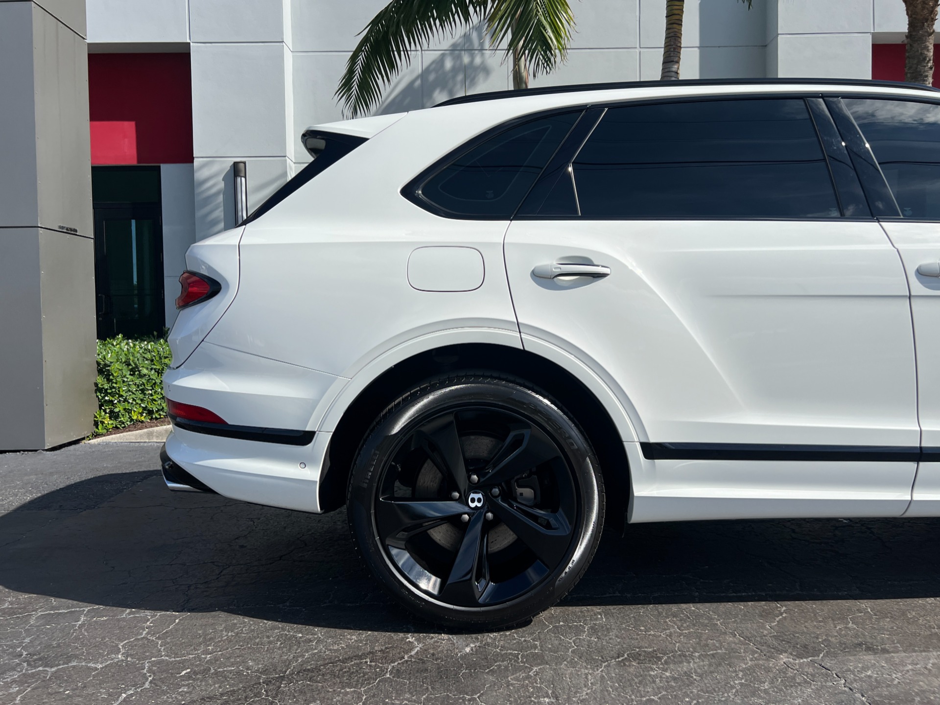Used-2021-Bentley-Bentayga-V8