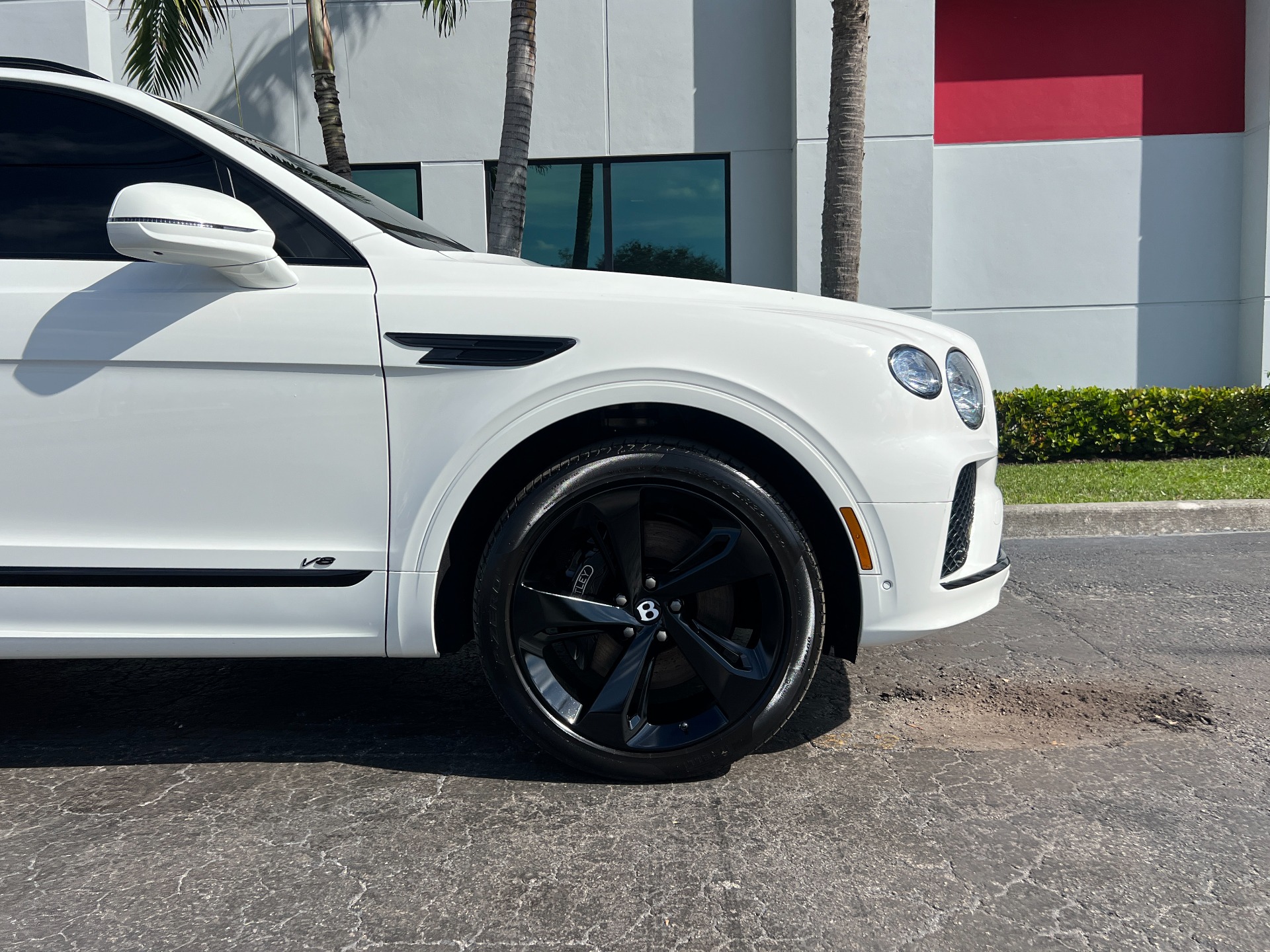 Used-2021-Bentley-Bentayga-V8