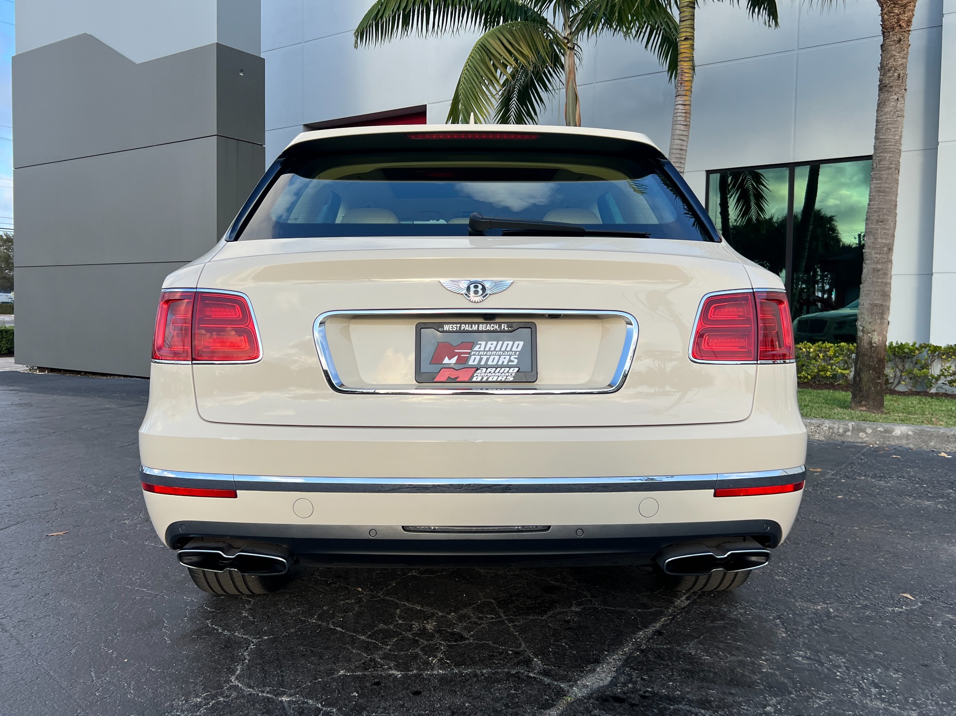 Used-2019-Bentley-Bentayga-V8