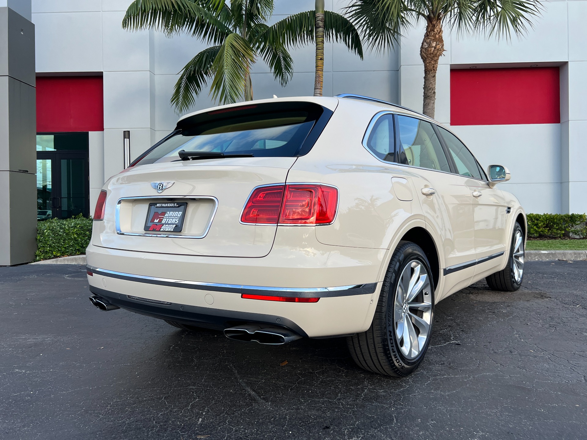 Used-2019-Bentley-Bentayga-V8