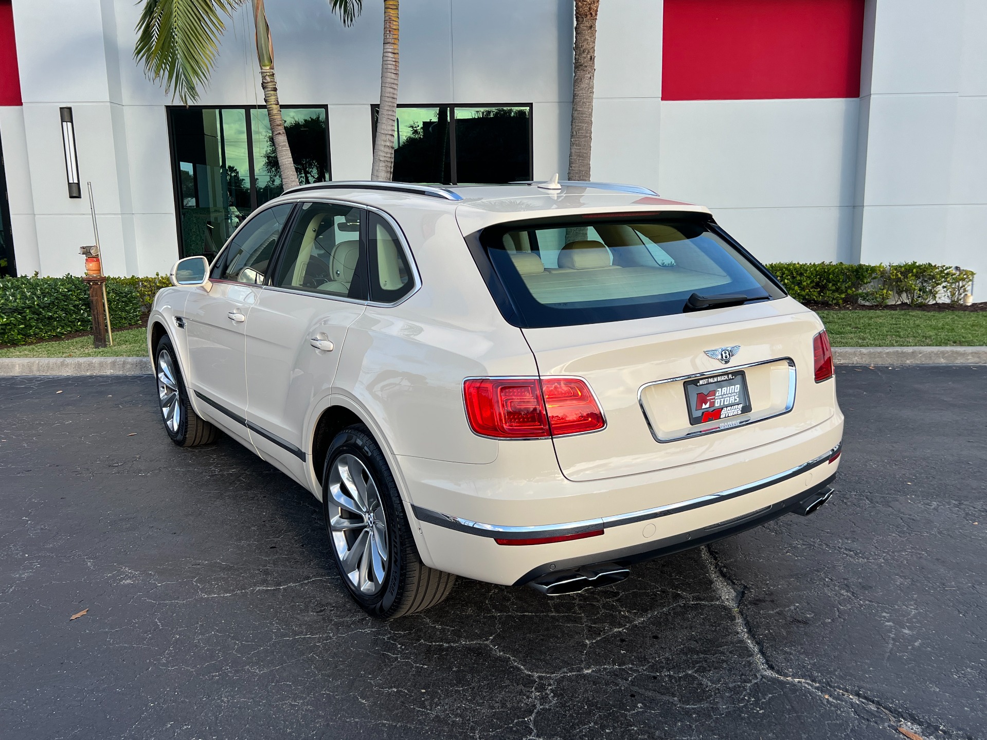 Used-2019-Bentley-Bentayga-V8