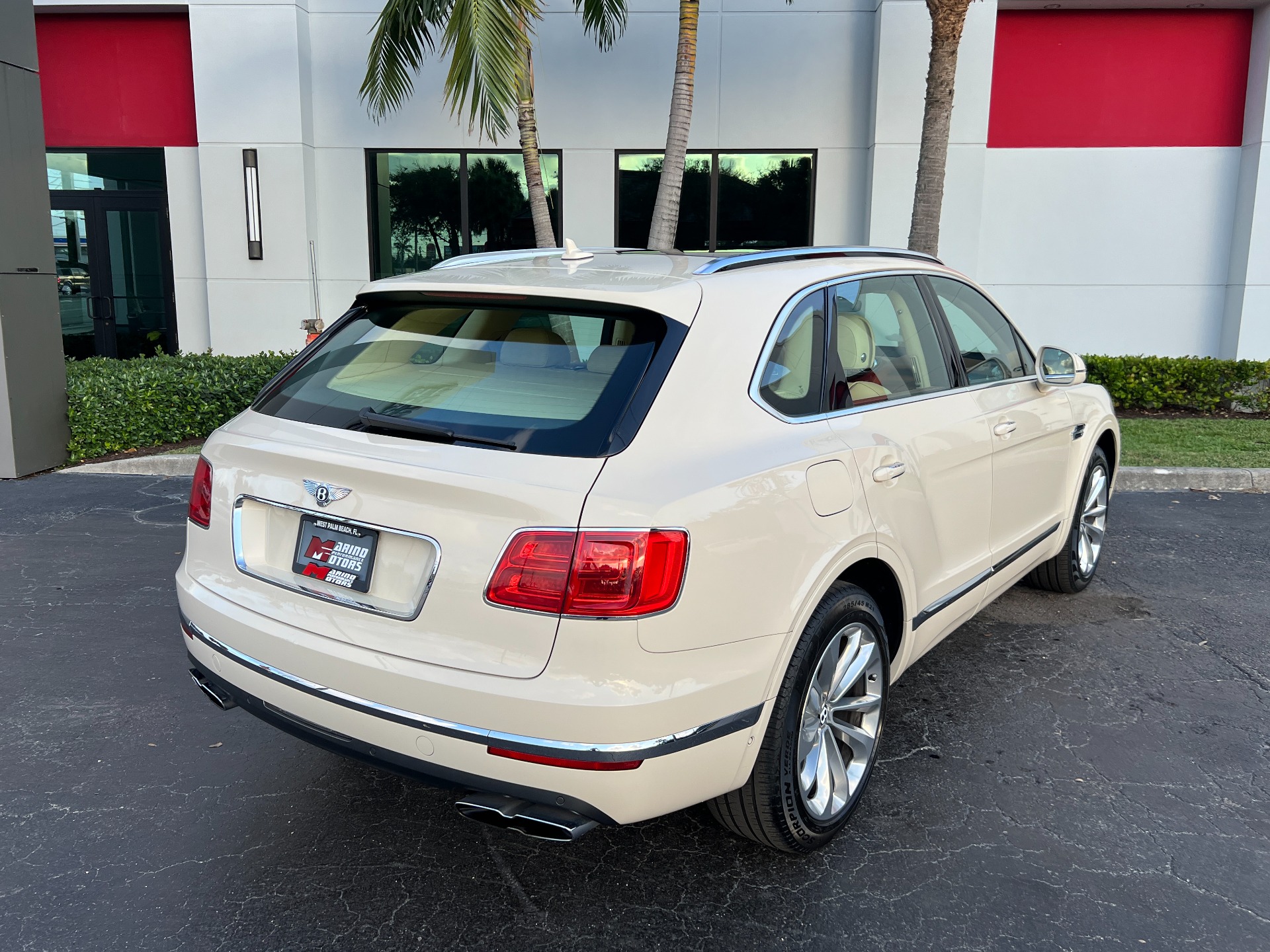 Used-2019-Bentley-Bentayga-V8