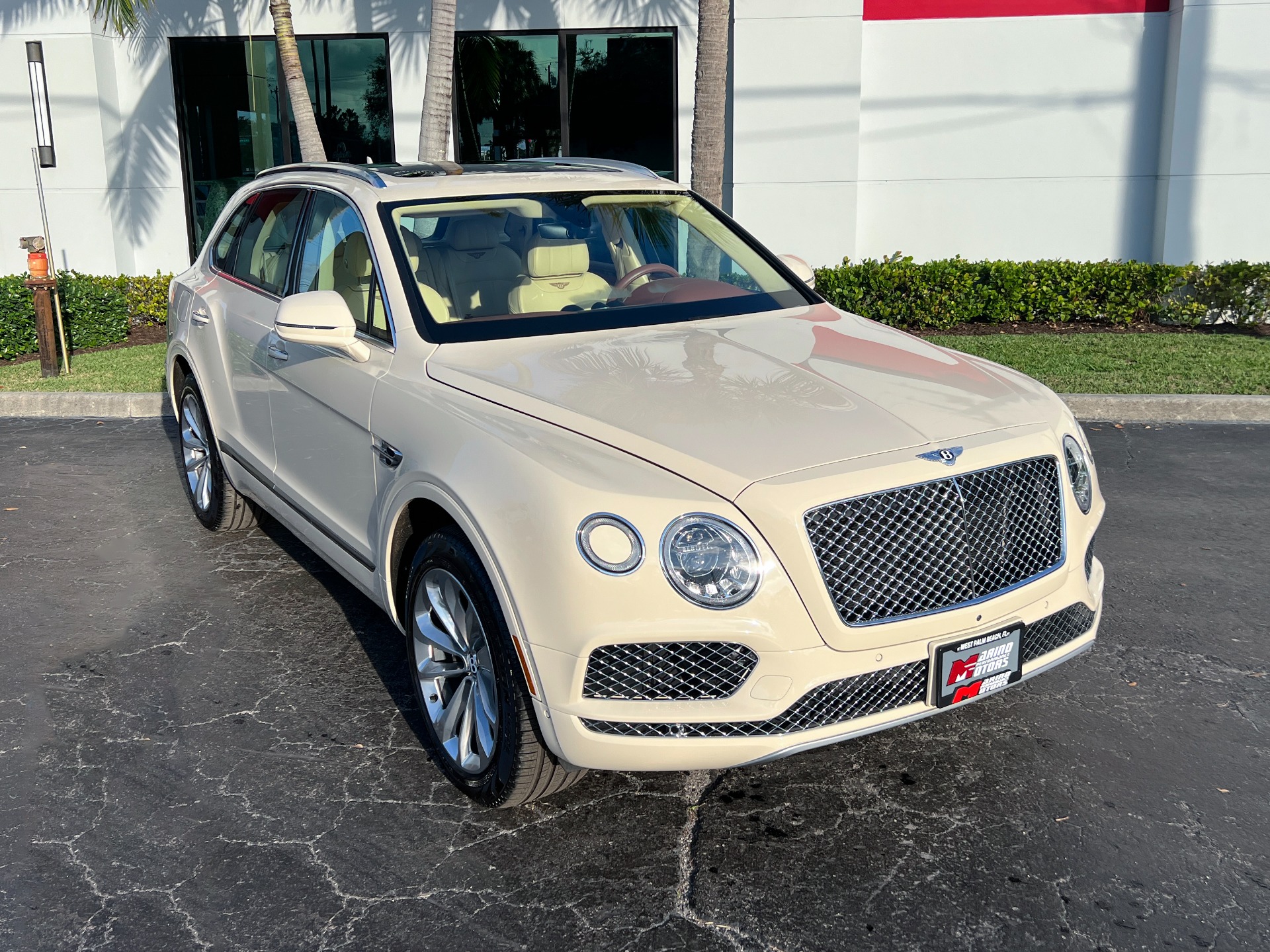 Used-2019-Bentley-Bentayga-V8