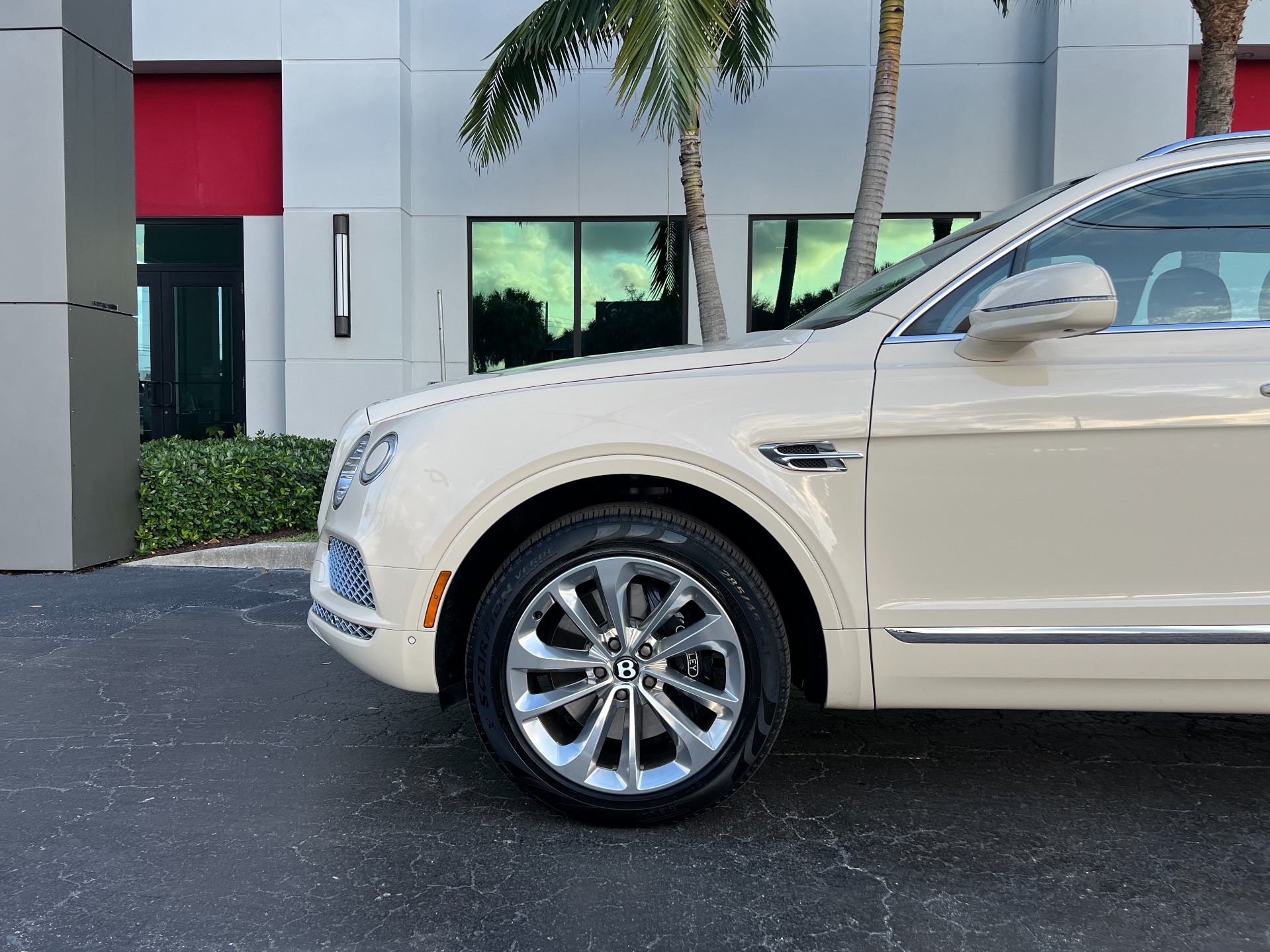 Used-2019-Bentley-Bentayga-V8