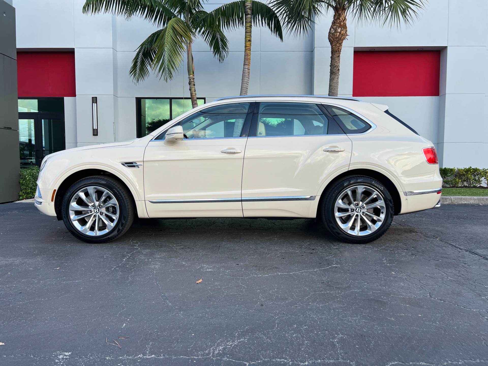 Used-2019-Bentley-Bentayga-V8