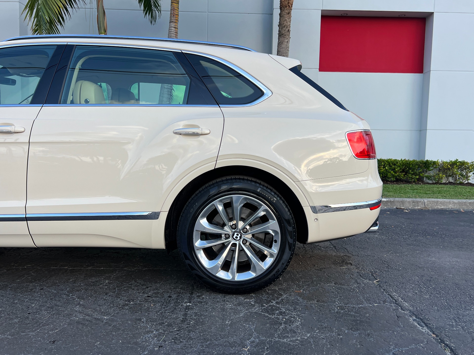 Used-2019-Bentley-Bentayga-V8