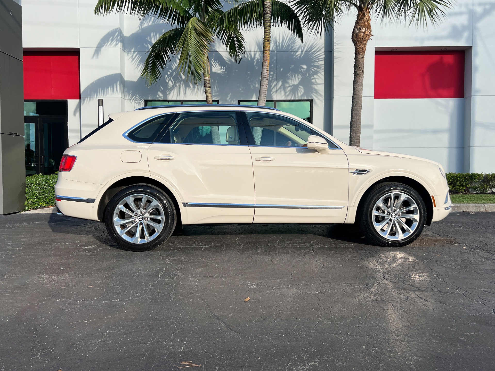 Used-2019-Bentley-Bentayga-V8