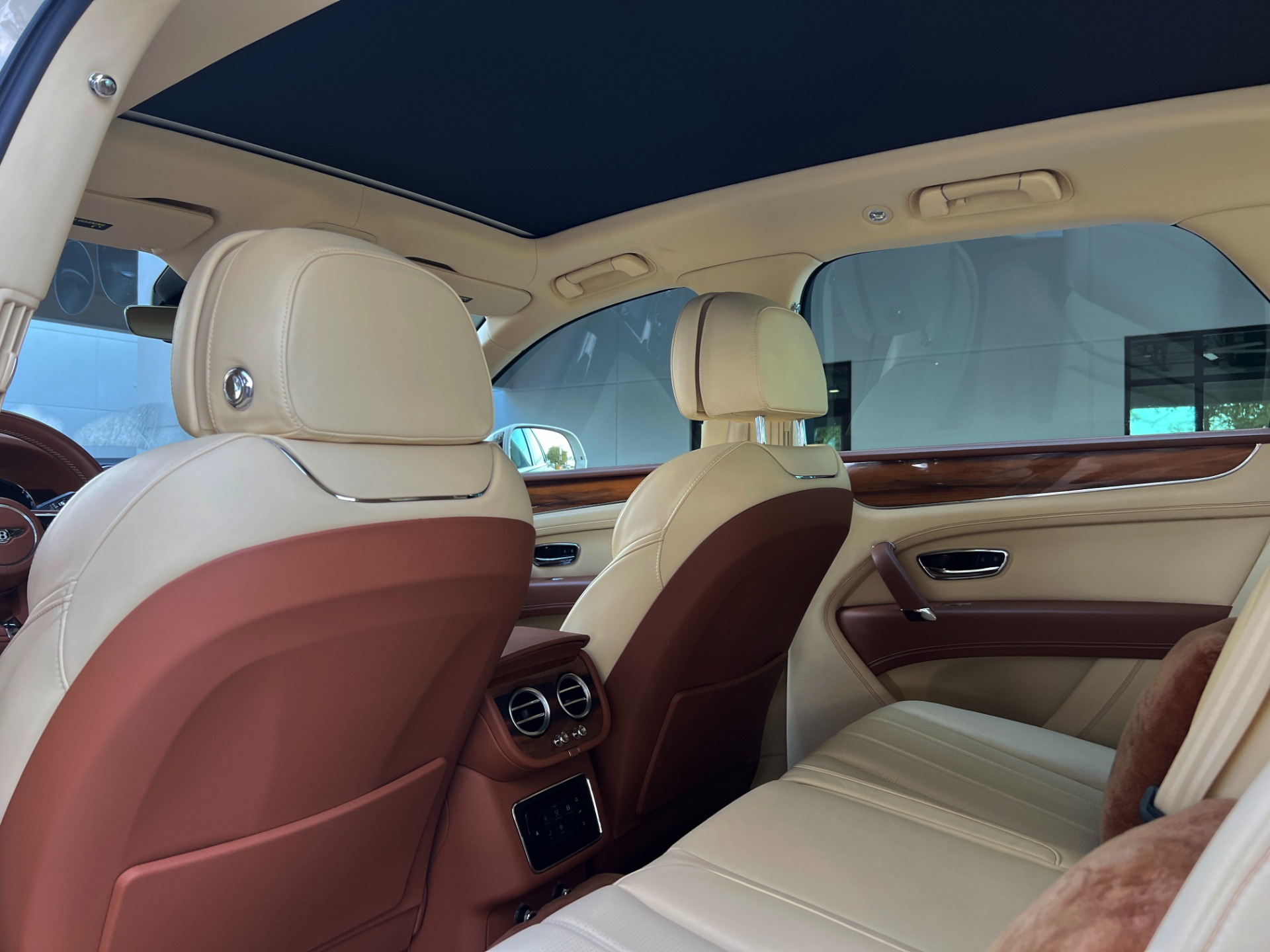 Used-2019-Bentley-Bentayga-V8