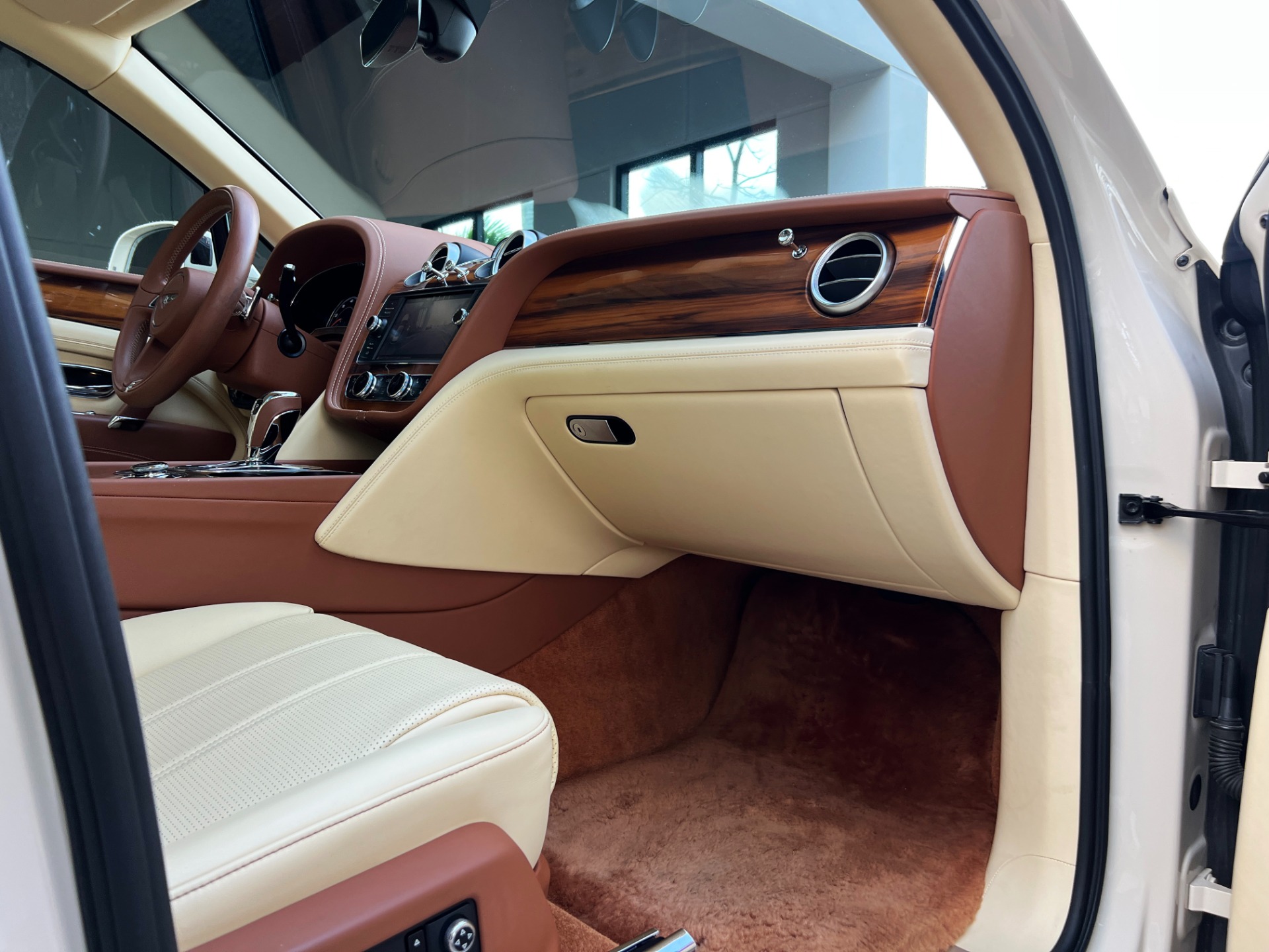 Used-2019-Bentley-Bentayga-V8