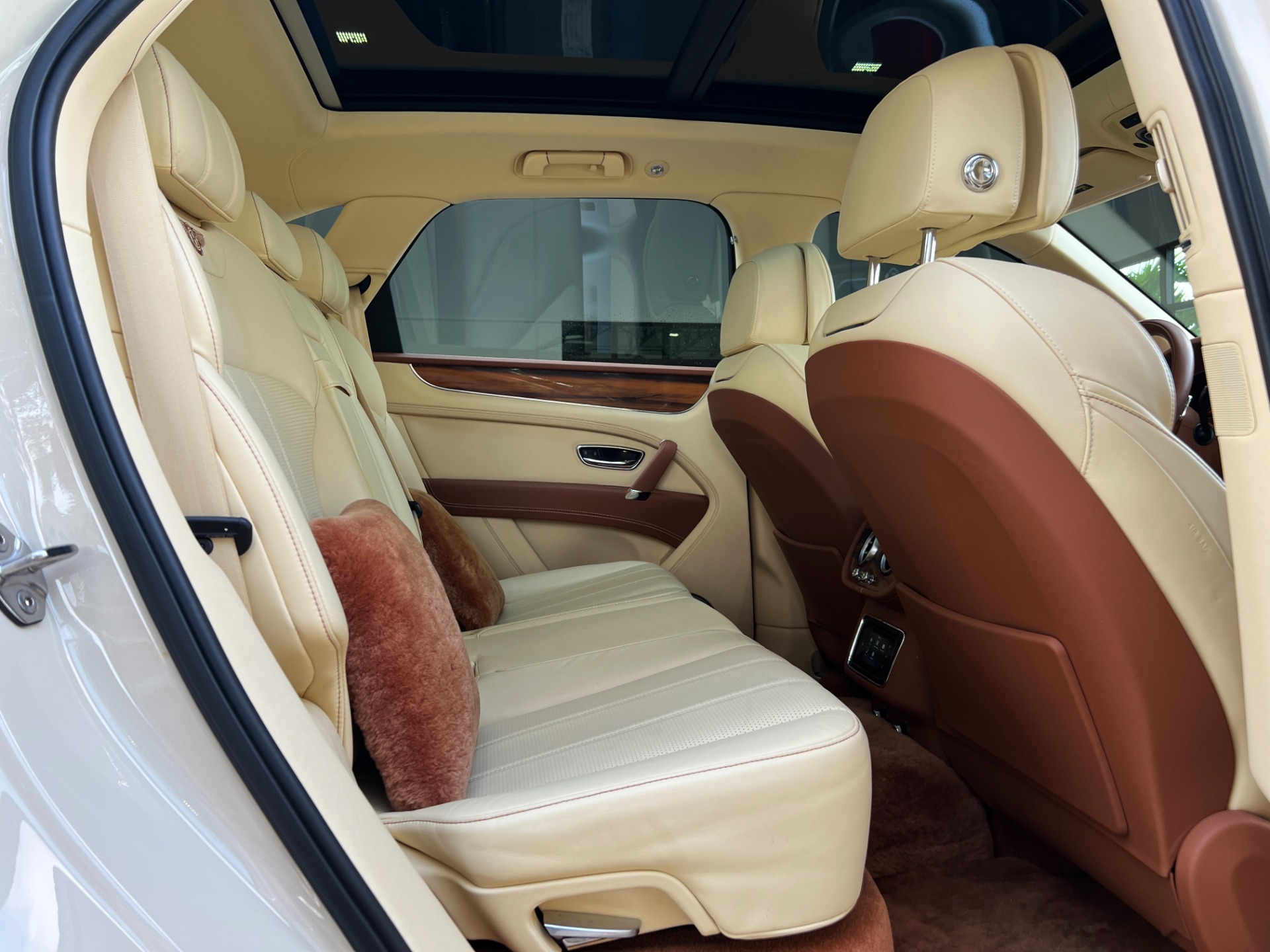Used-2019-Bentley-Bentayga-V8