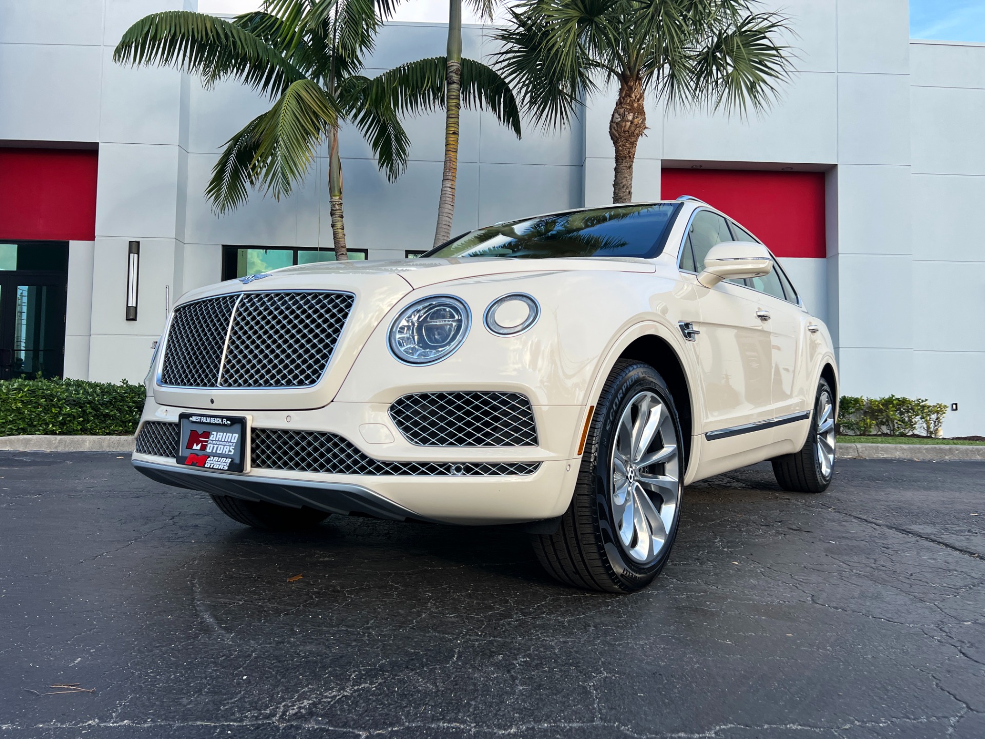 Used-2019-Bentley-Bentayga-V8