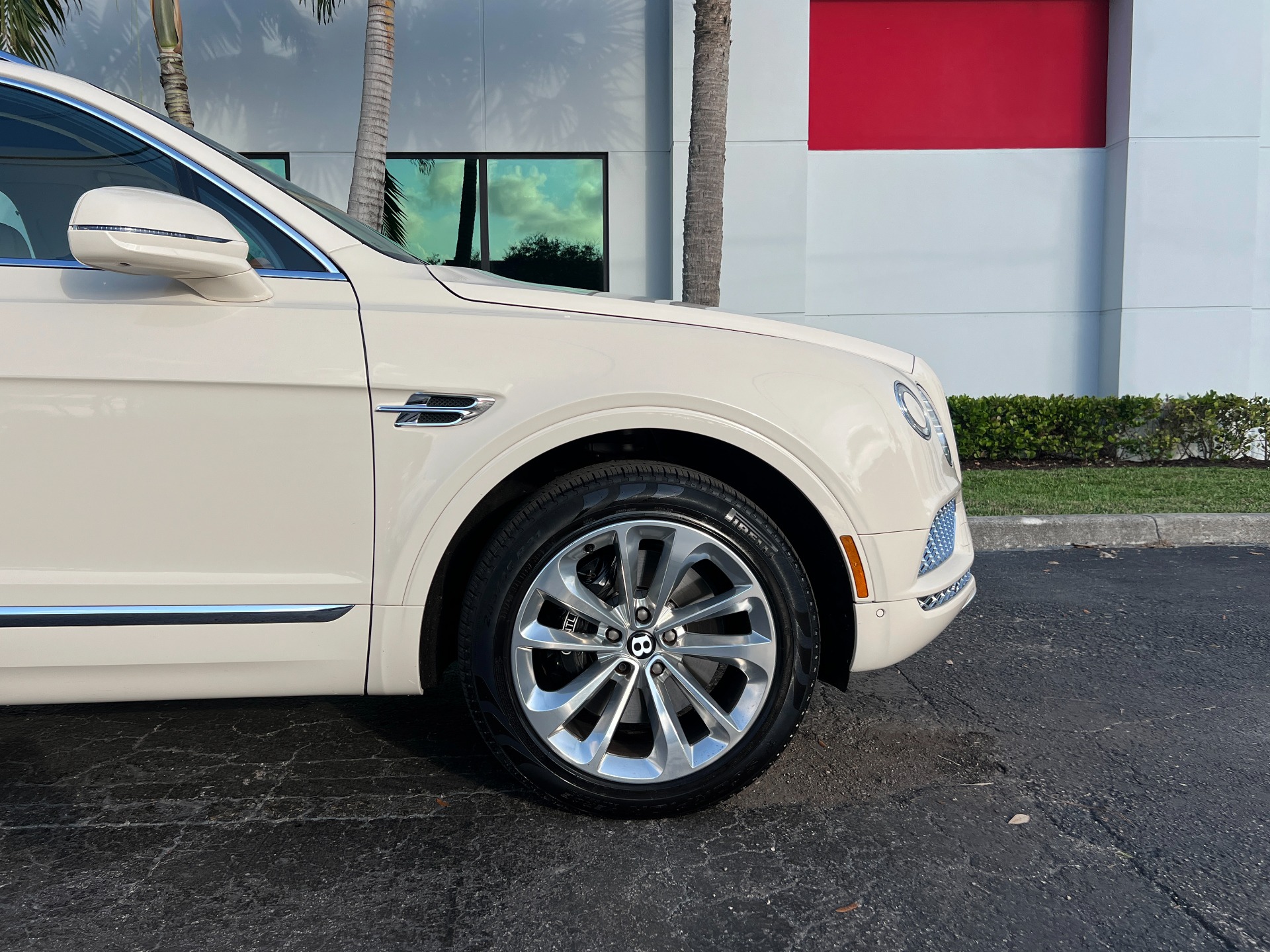 Used-2019-Bentley-Bentayga-V8