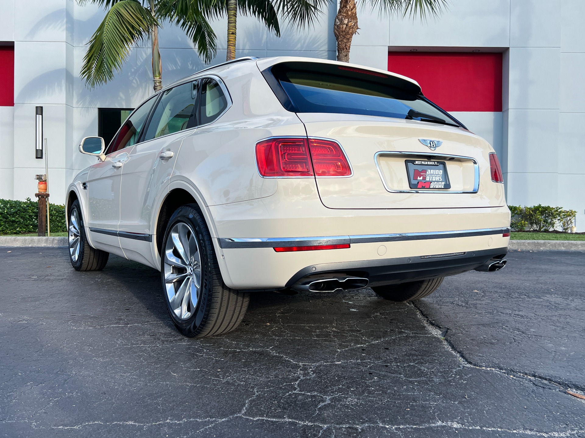 Used-2019-Bentley-Bentayga-V8