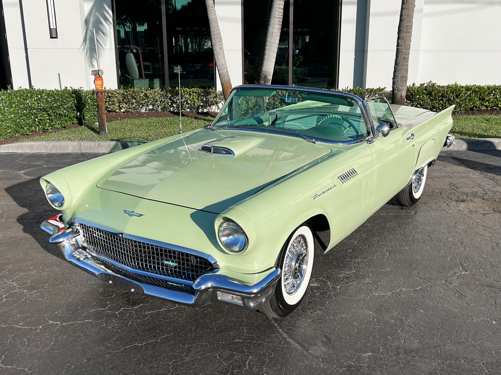 Used-1957-Ford-Thunderbird