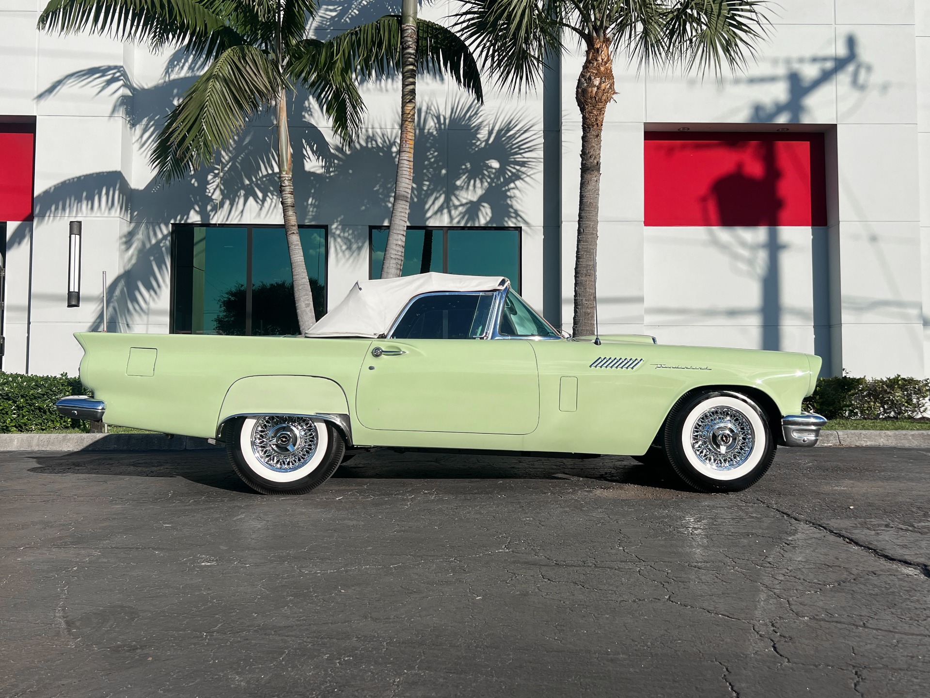 Used-1957-Ford-Thunderbird