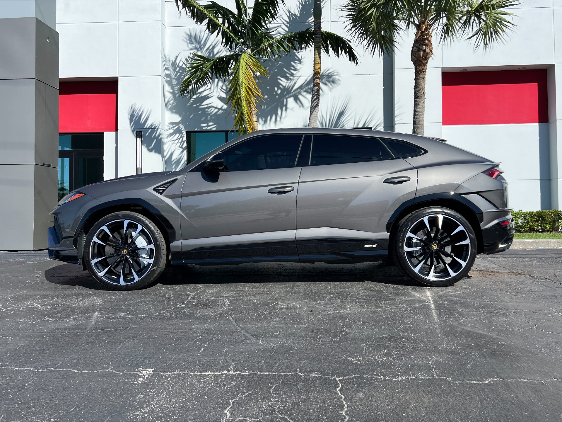 Used-2024-Lamborghini-Urus-S