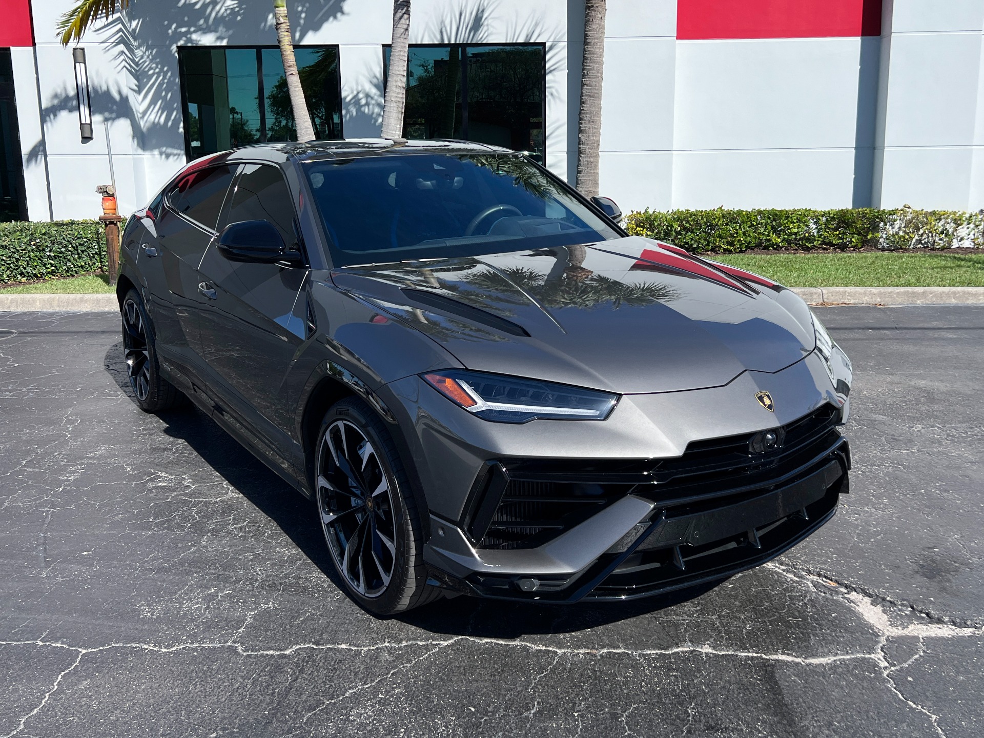 Used-2024-Lamborghini-Urus-S