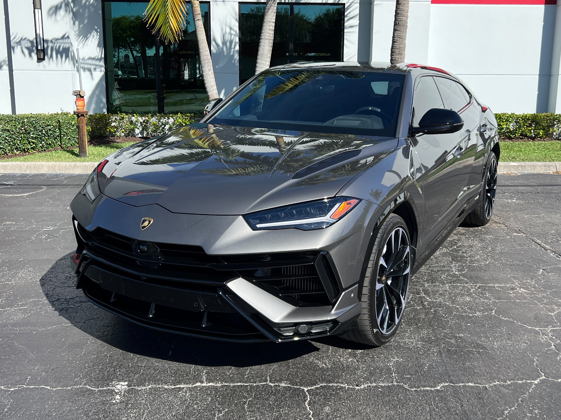 Used-2024-Lamborghini-Urus-S