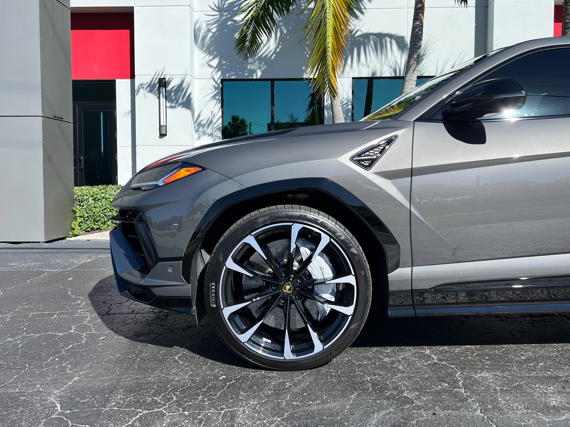 Used-2024-Lamborghini-Urus-S