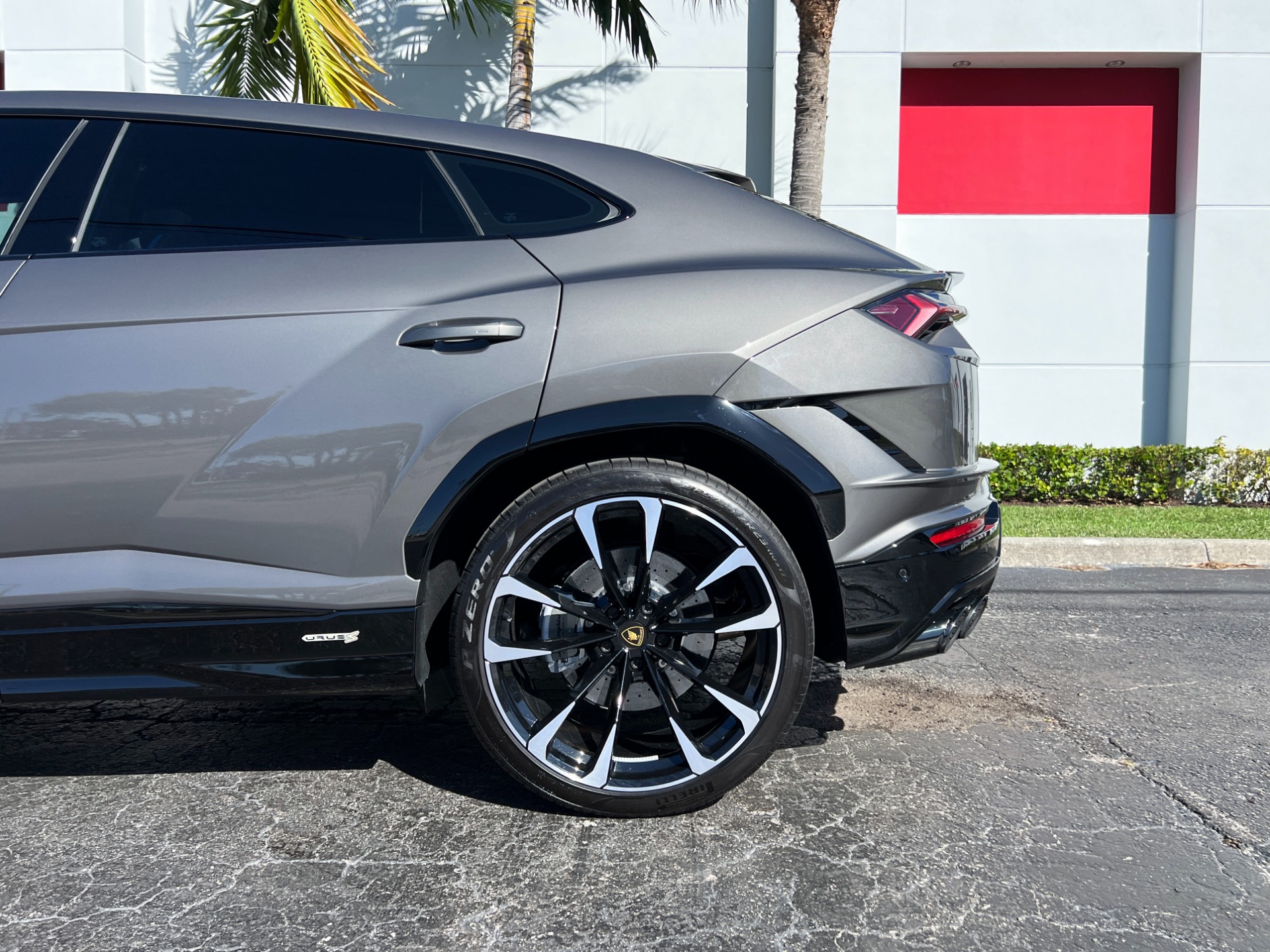 Used-2024-Lamborghini-Urus-S
