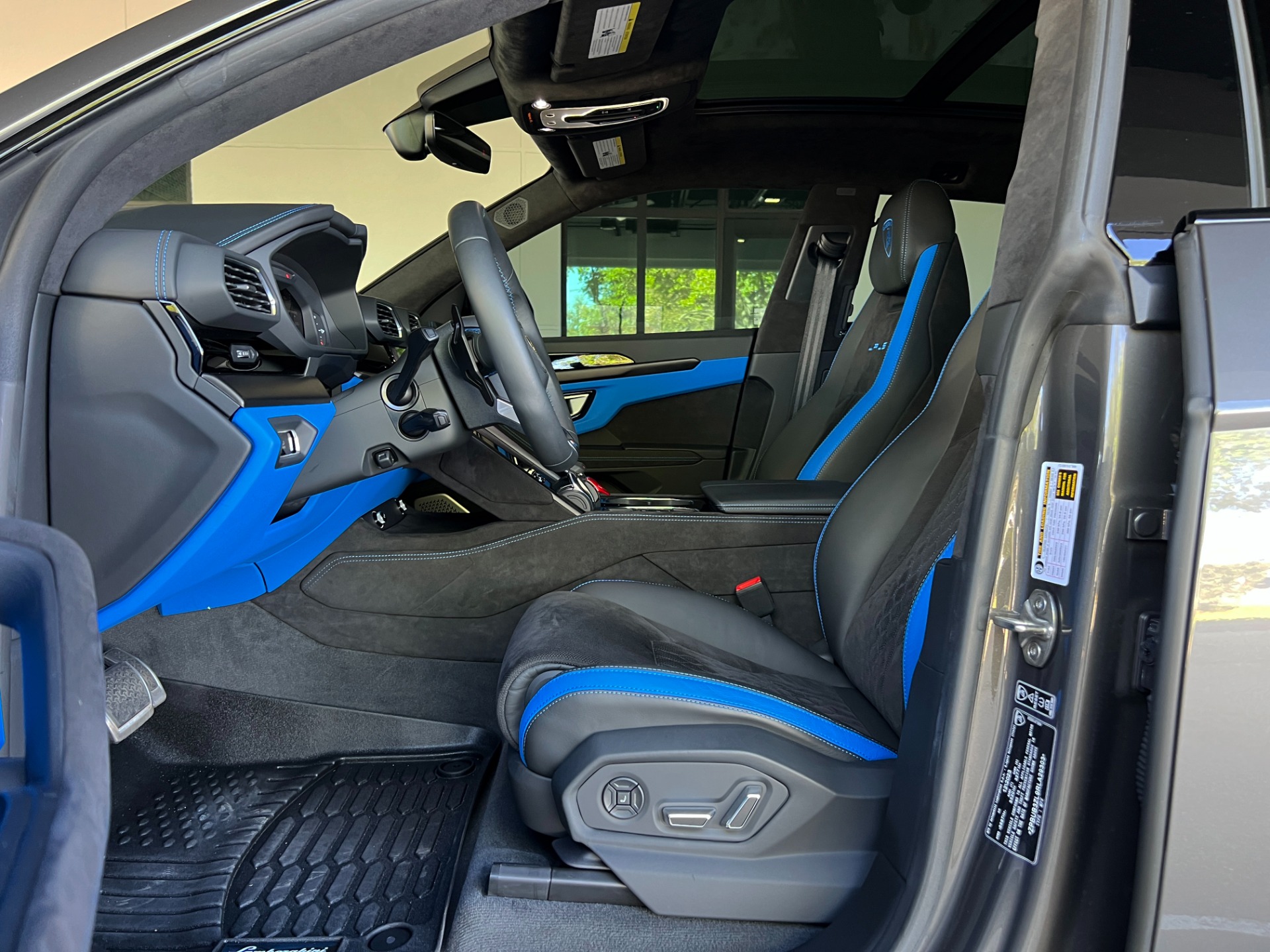 Used-2024-Lamborghini-Urus-S