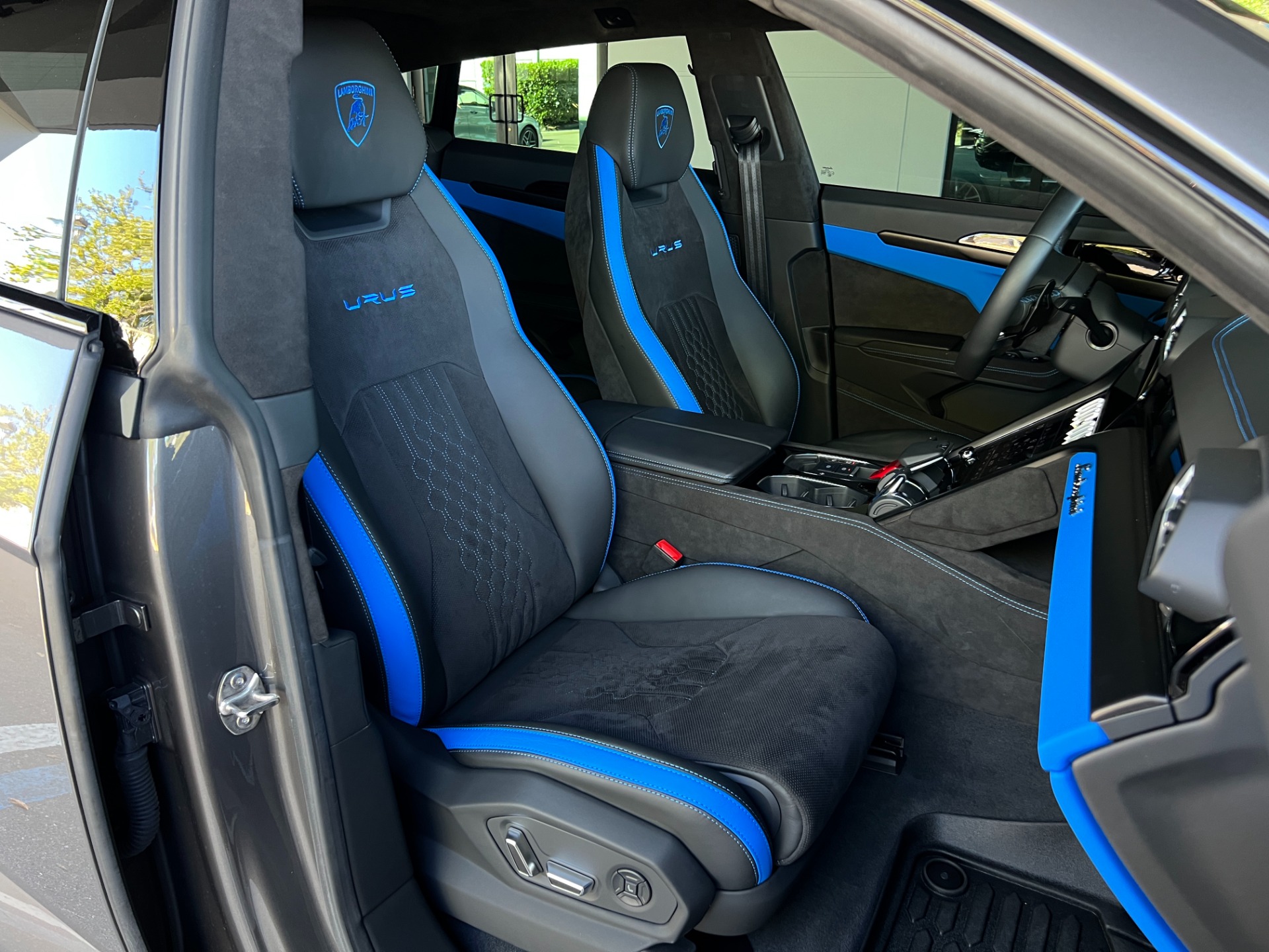 Used-2024-Lamborghini-Urus-S