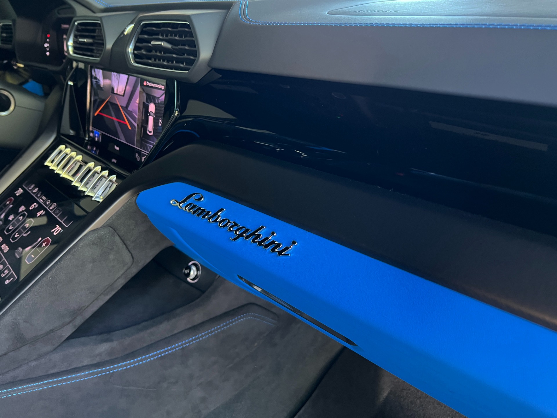 Used-2024-Lamborghini-Urus-S
