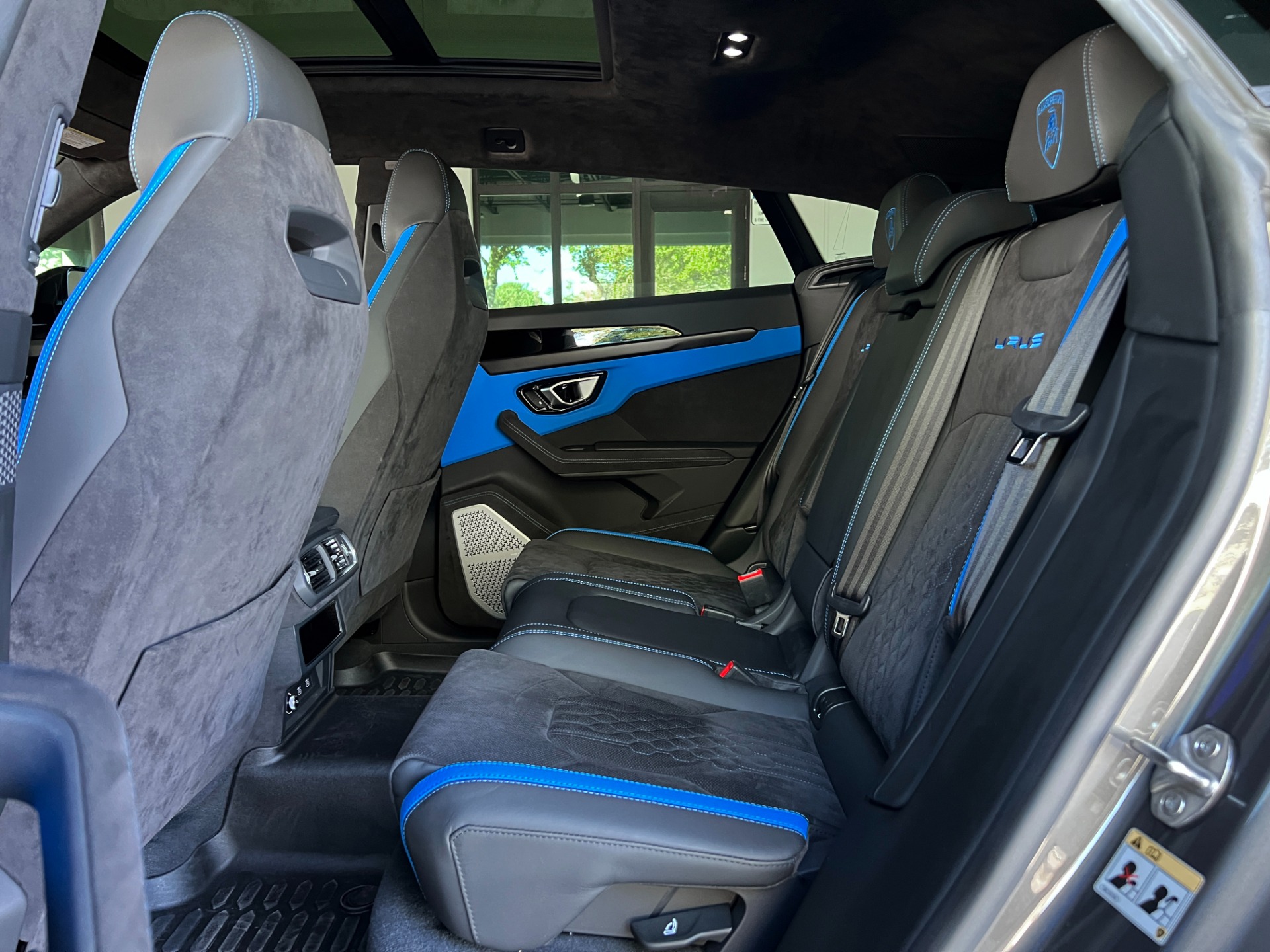 Used-2024-Lamborghini-Urus-S