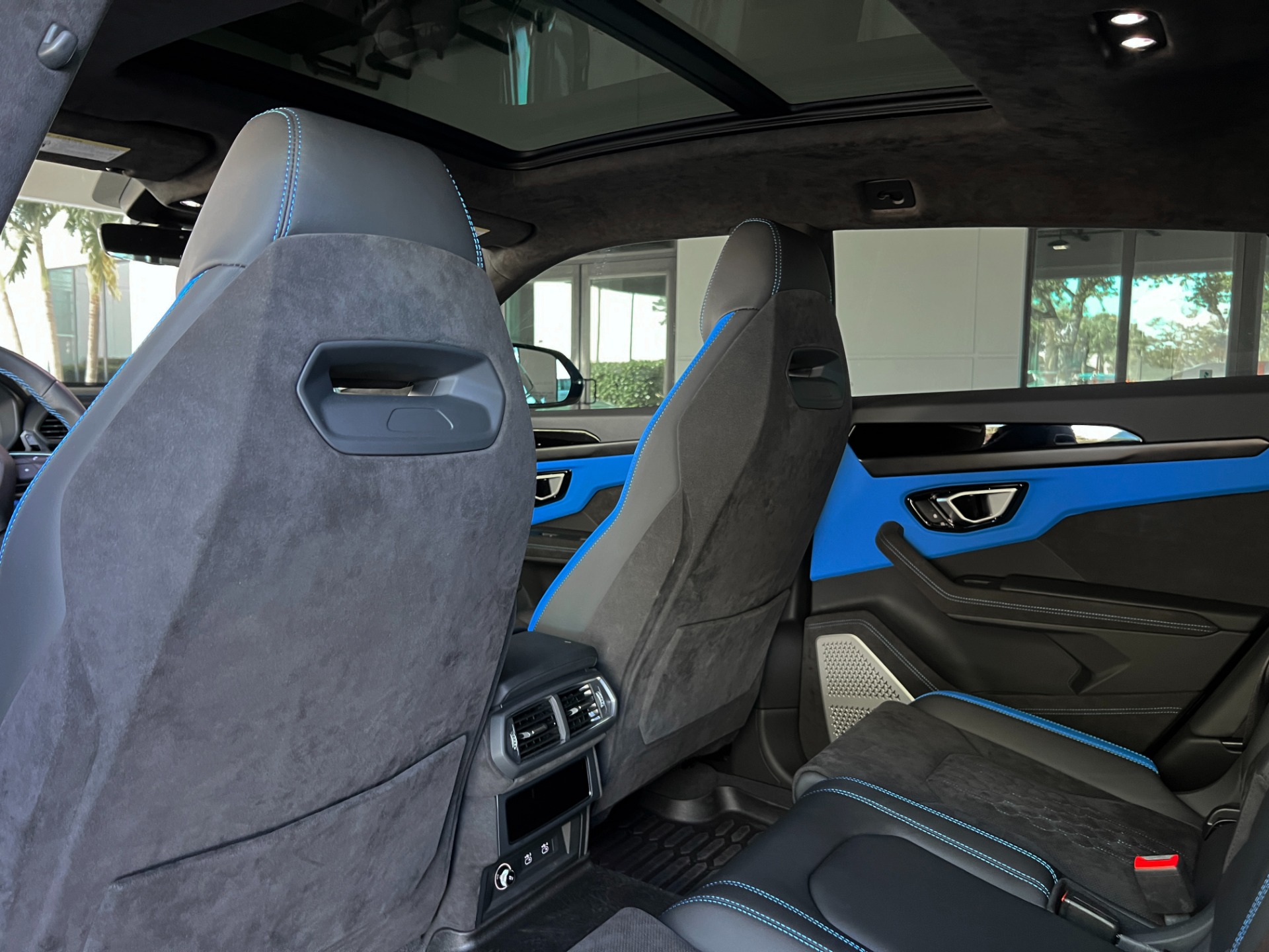 Used-2024-Lamborghini-Urus-S