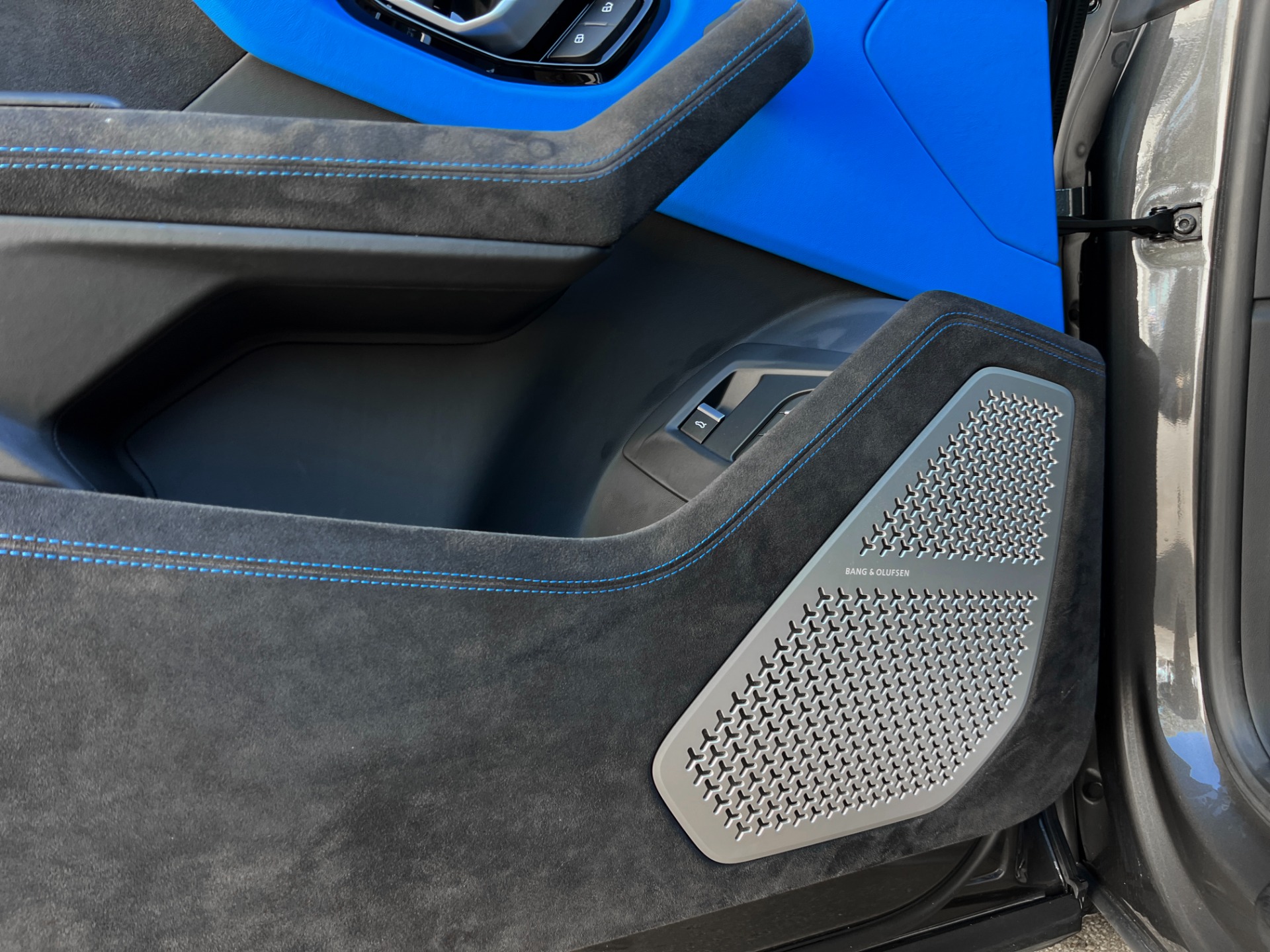 Used-2024-Lamborghini-Urus-S